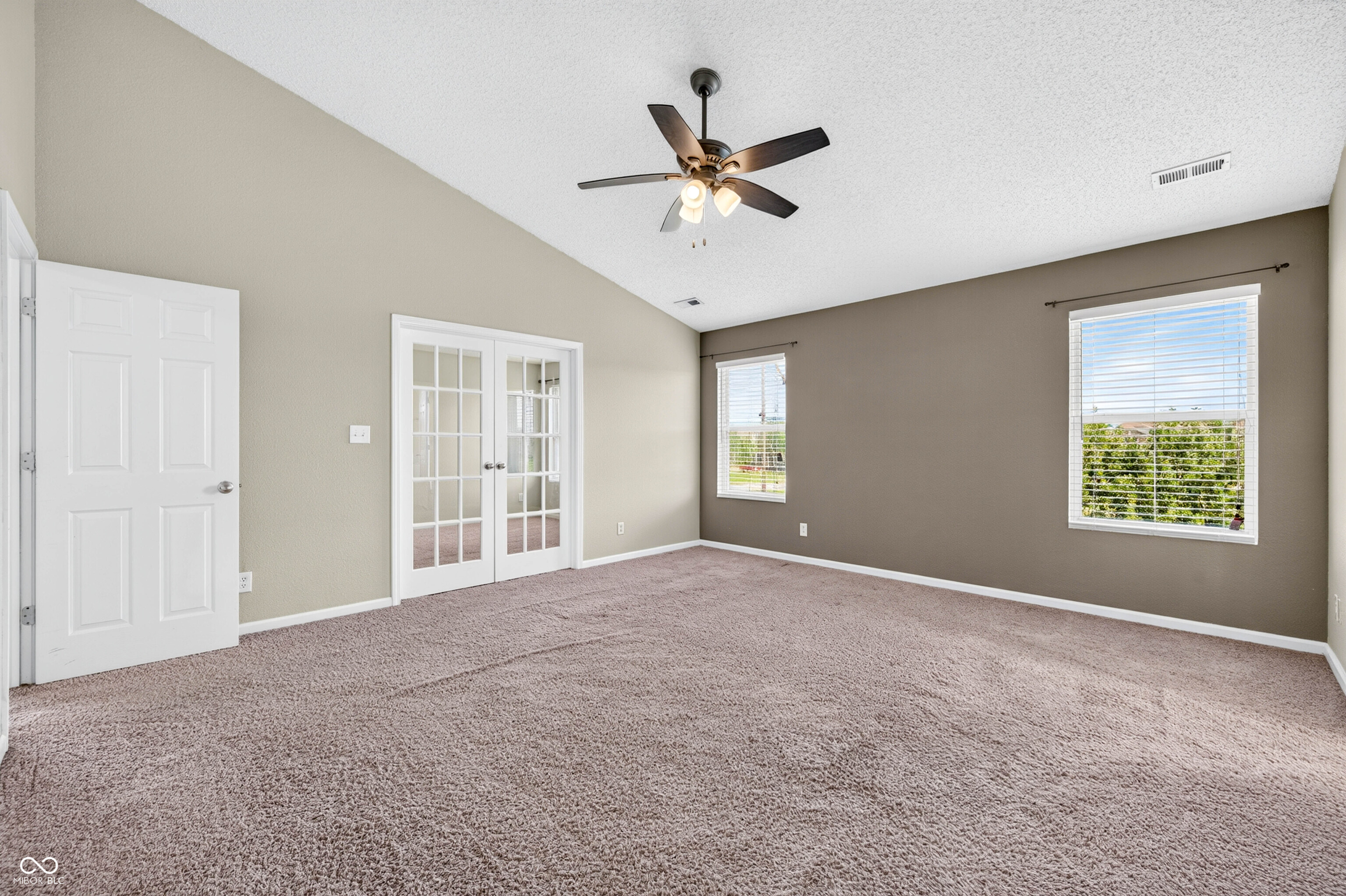 2148 Creekstone Drive, Columbus, IN, 47201 photo 4 of 59