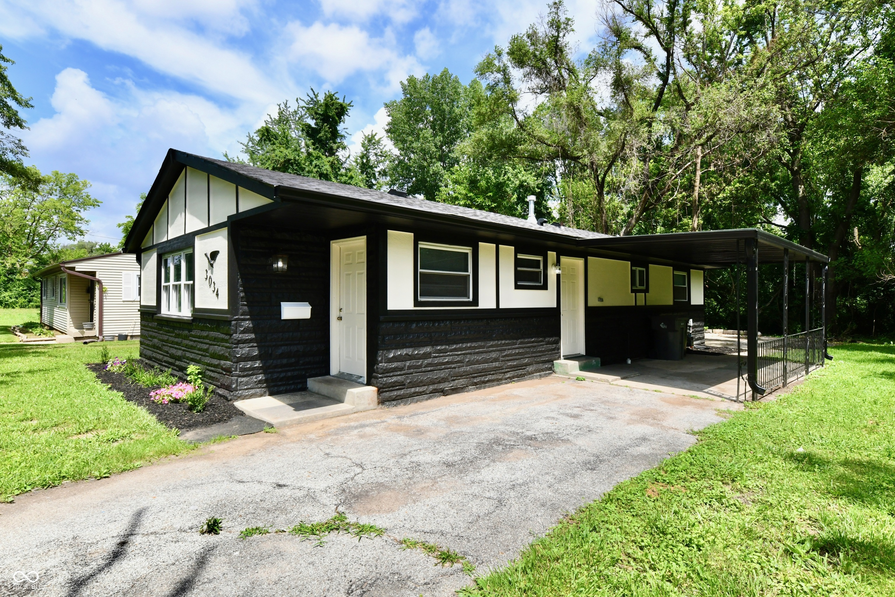 3034 E 35th Street, Indianapolis, IN, 46218 photo 4 of 42