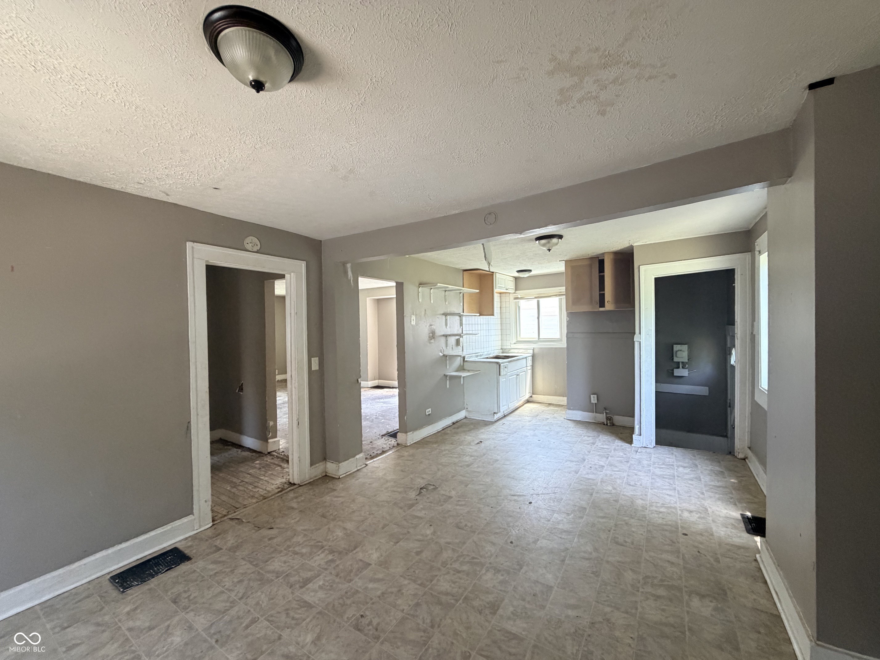 942 N Bosart Avenue, Indianapolis, IN, 46201 photo 4 of 11