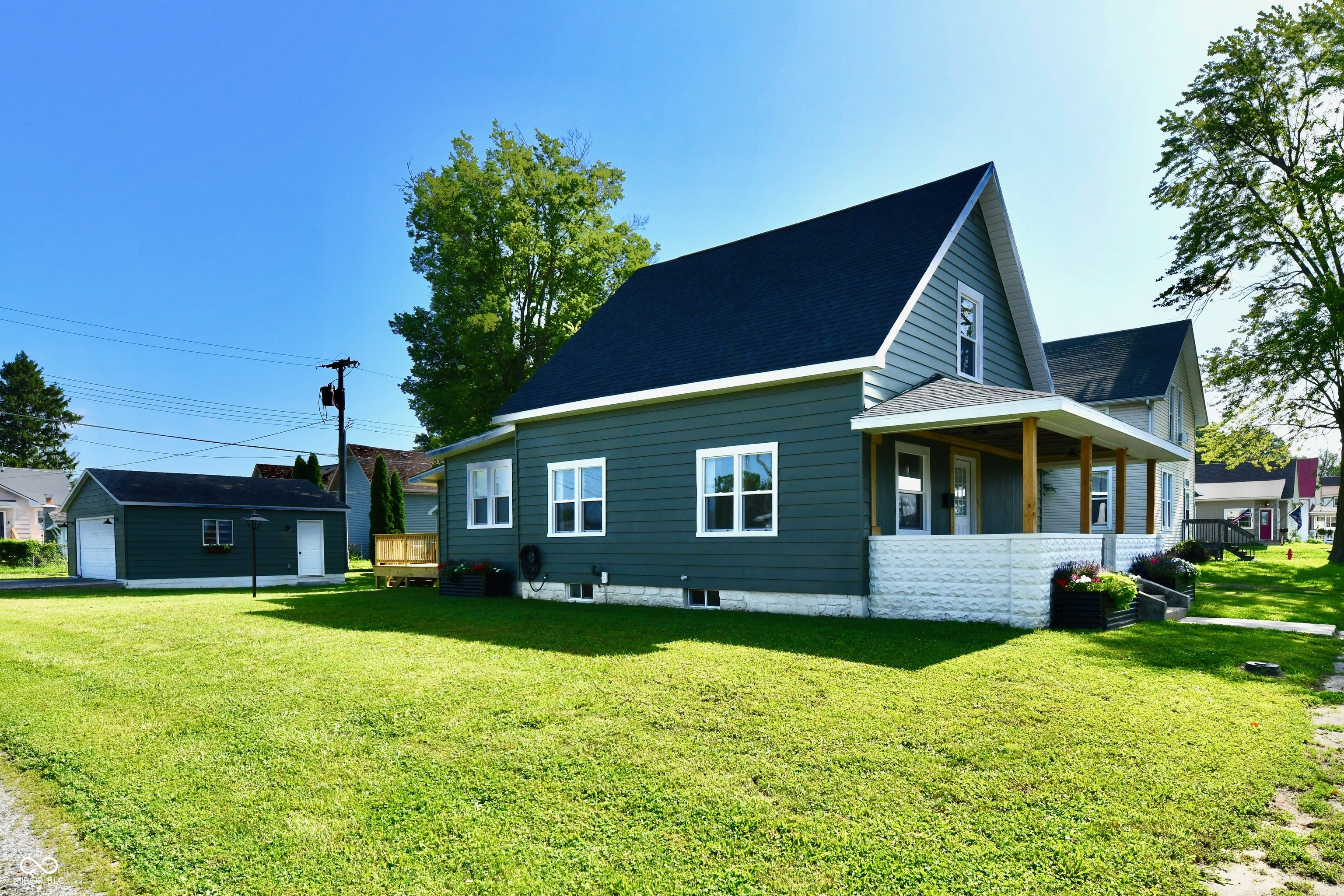 1526 N B Street, Elwood, IN, 46036 photo 4 of 36