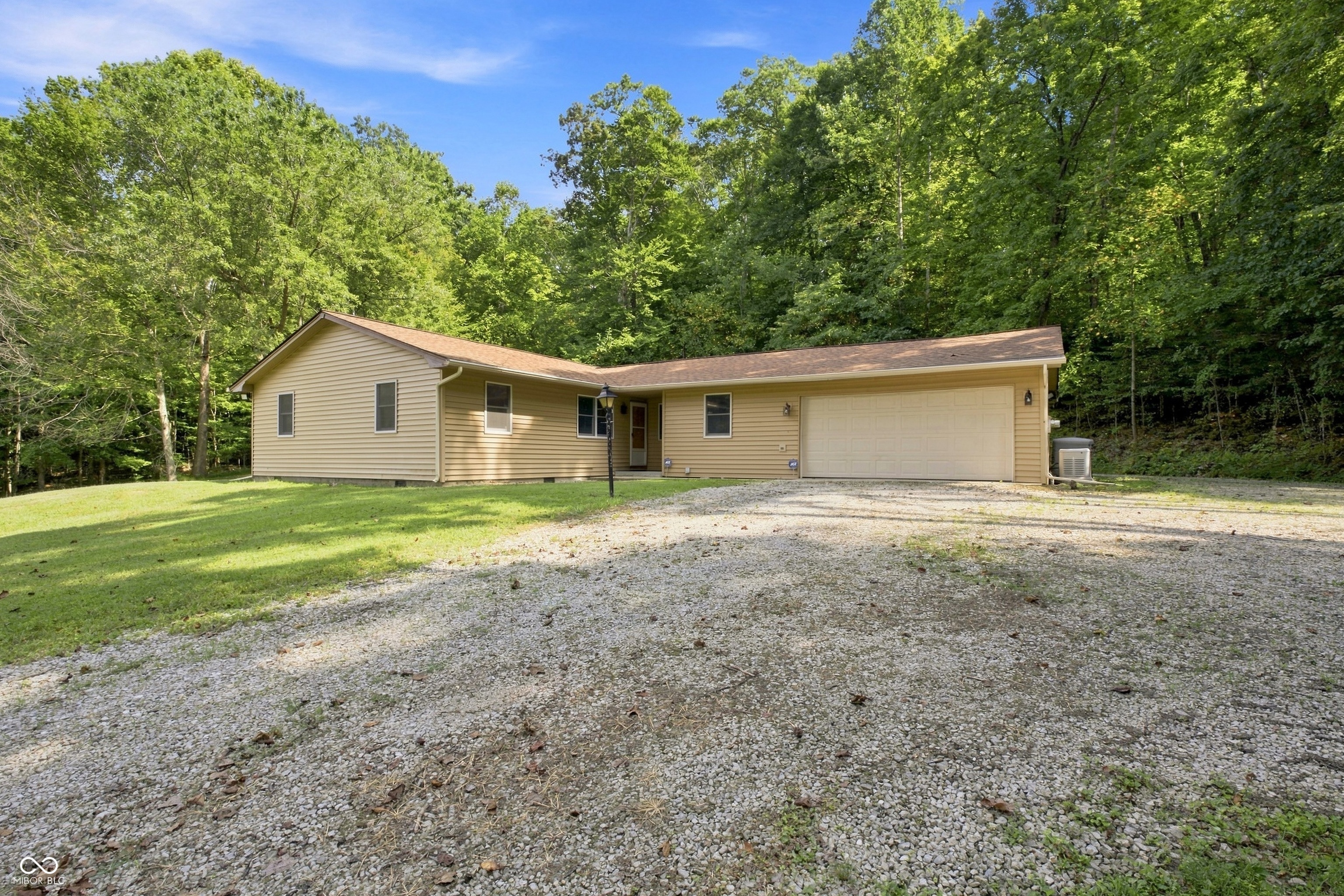 1545 S Wolfcreek Road, Columbus, IN, 47201 photo 4 of 35
