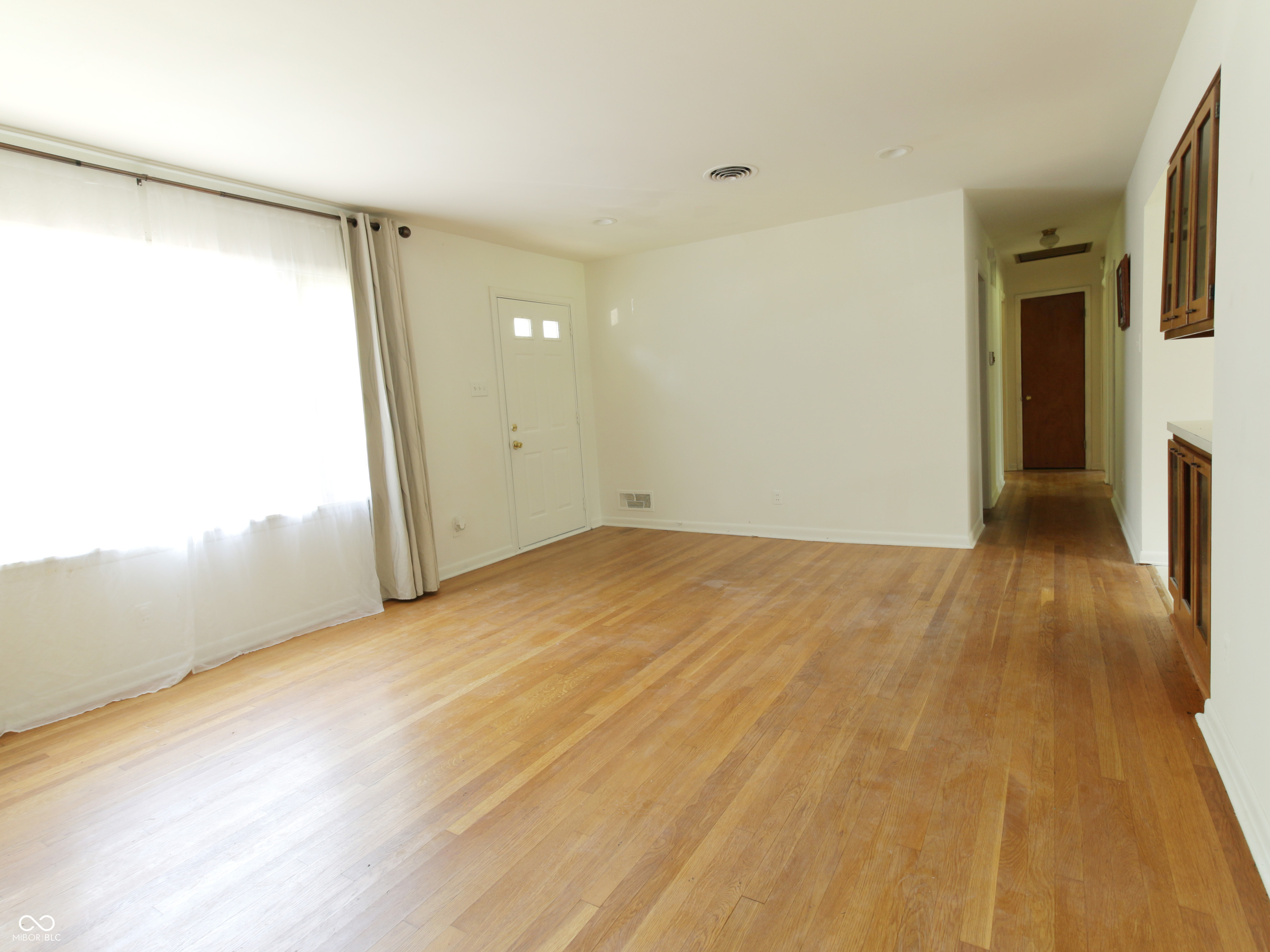 235 W Huntstead Lane, Indianapolis, IN, 46217 photo 4 of 17