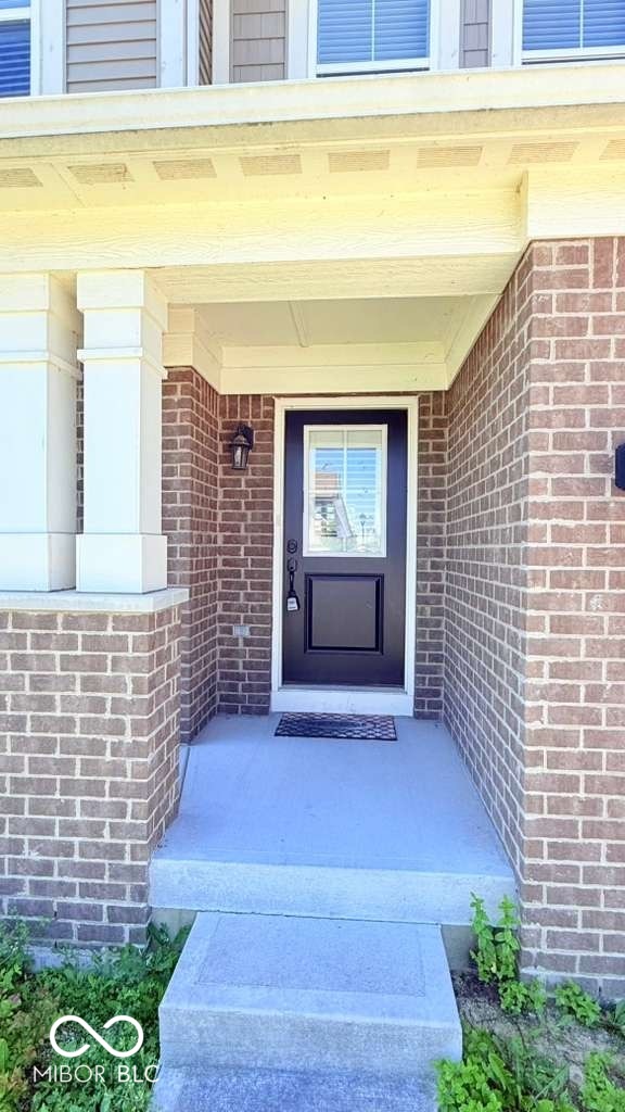 1261 Sanderling Drive, Greenwood, IN, 46143 photo 4 of 40