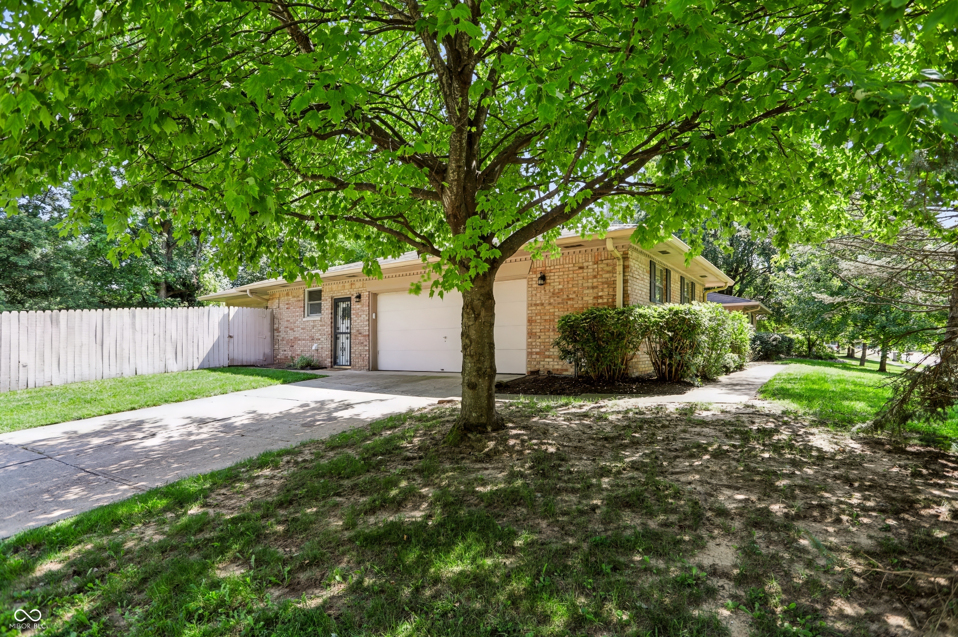 930 Mellowood Drive, Indianapolis, IN, 46217 photo 4 of 37