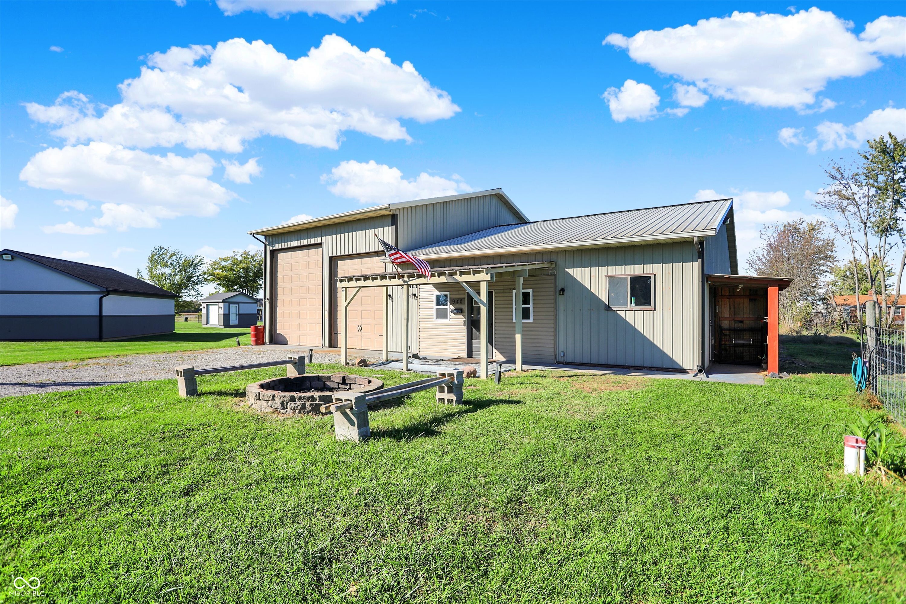940 W 1090 N, Fountaintown, IN, 46130 photo 4 of 65