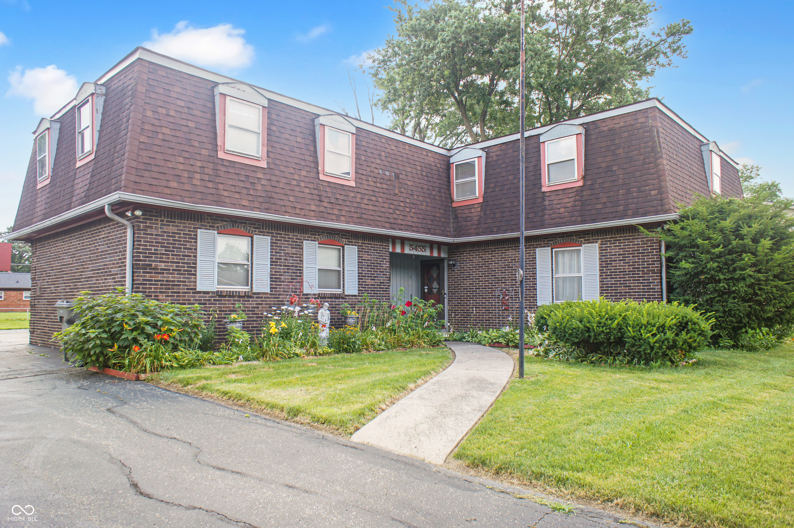 5455 Leone Drive, Indianapolis, IN, 46226 photo 4 of 61