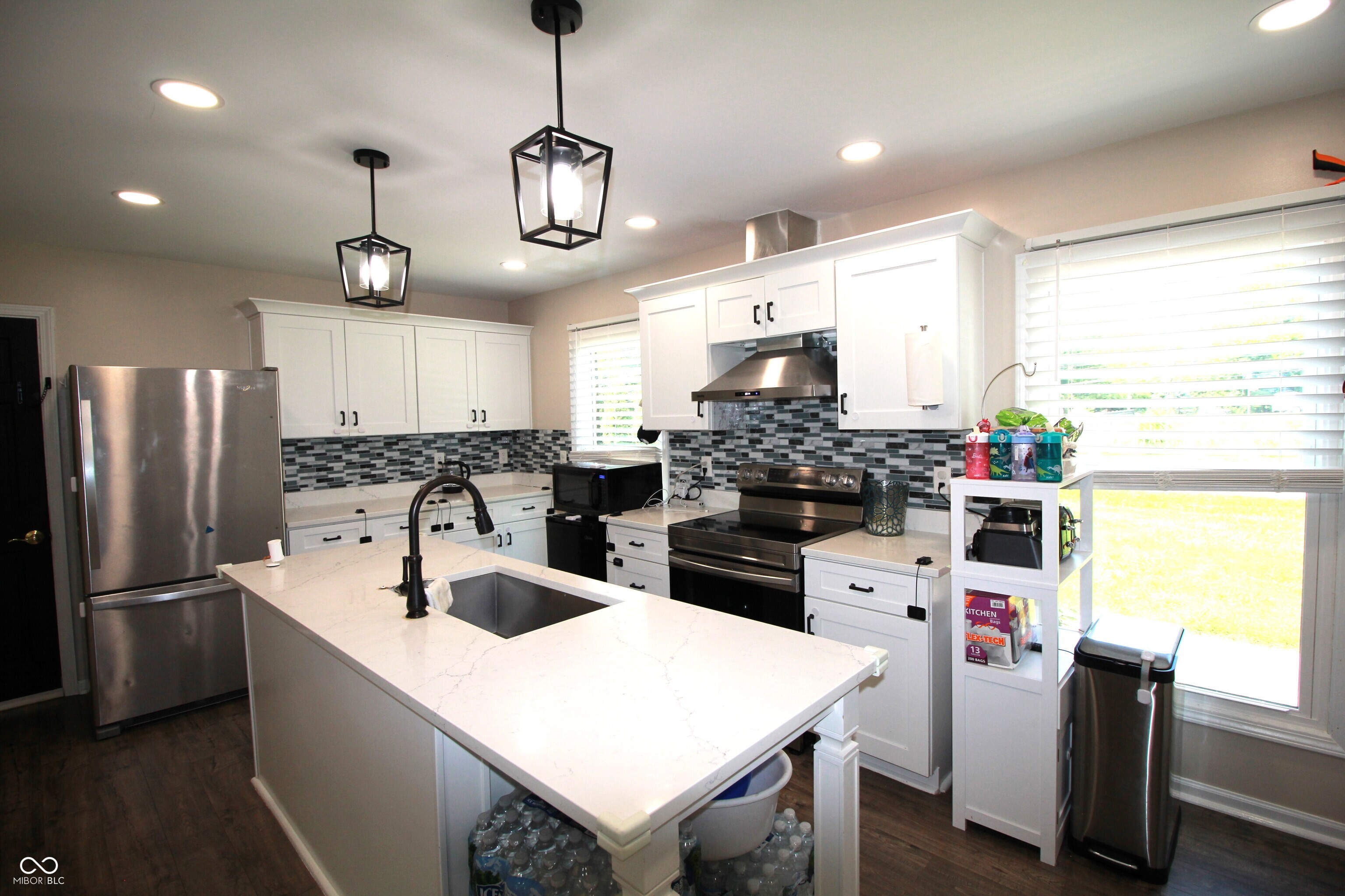 609 W Banta Road, Indianapolis, IN, 46217 photo 4 of 56