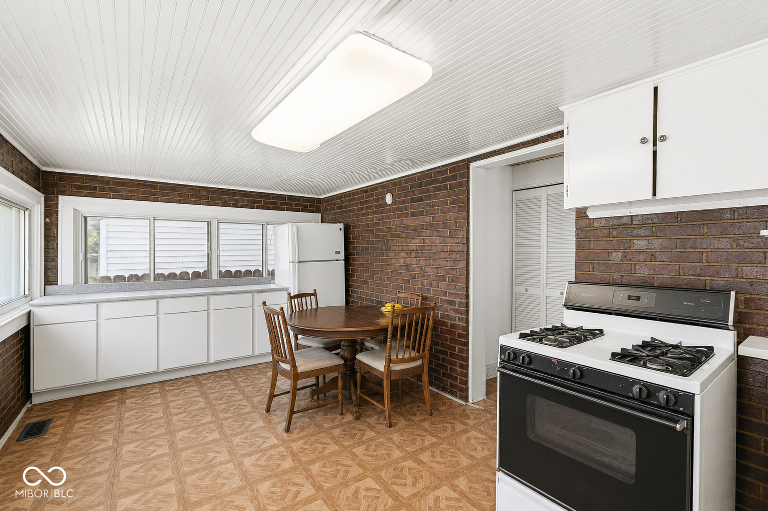 851 S Pershing Avenue, Indianapolis, IN, 46221 photo 4 of 13