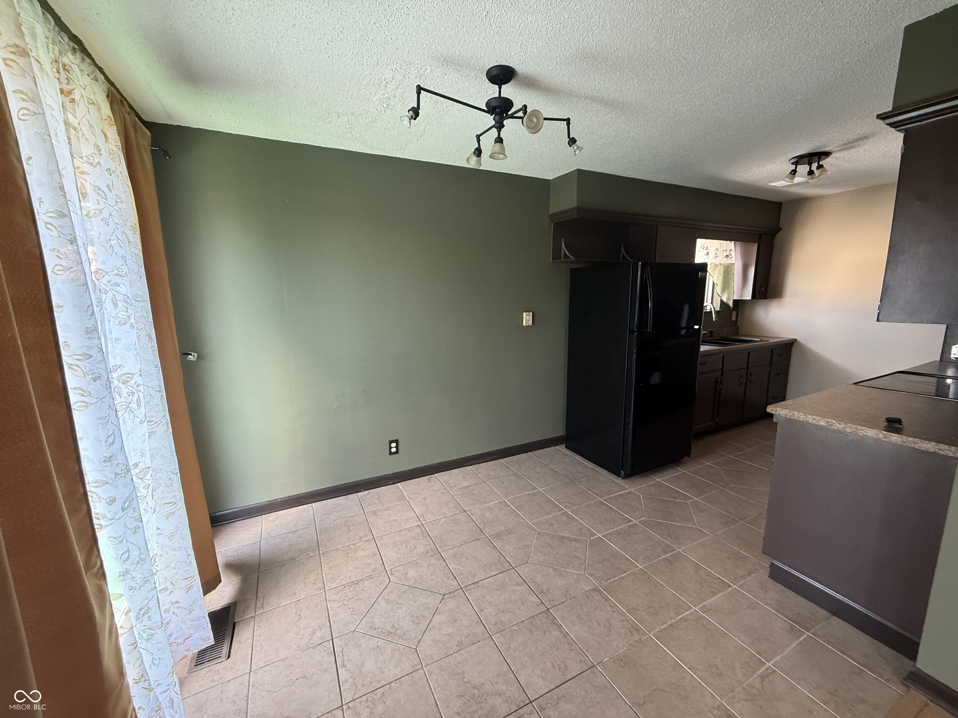 2721 Del Prado Drive, Indianapolis, IN, 46227 photo 4 of 25