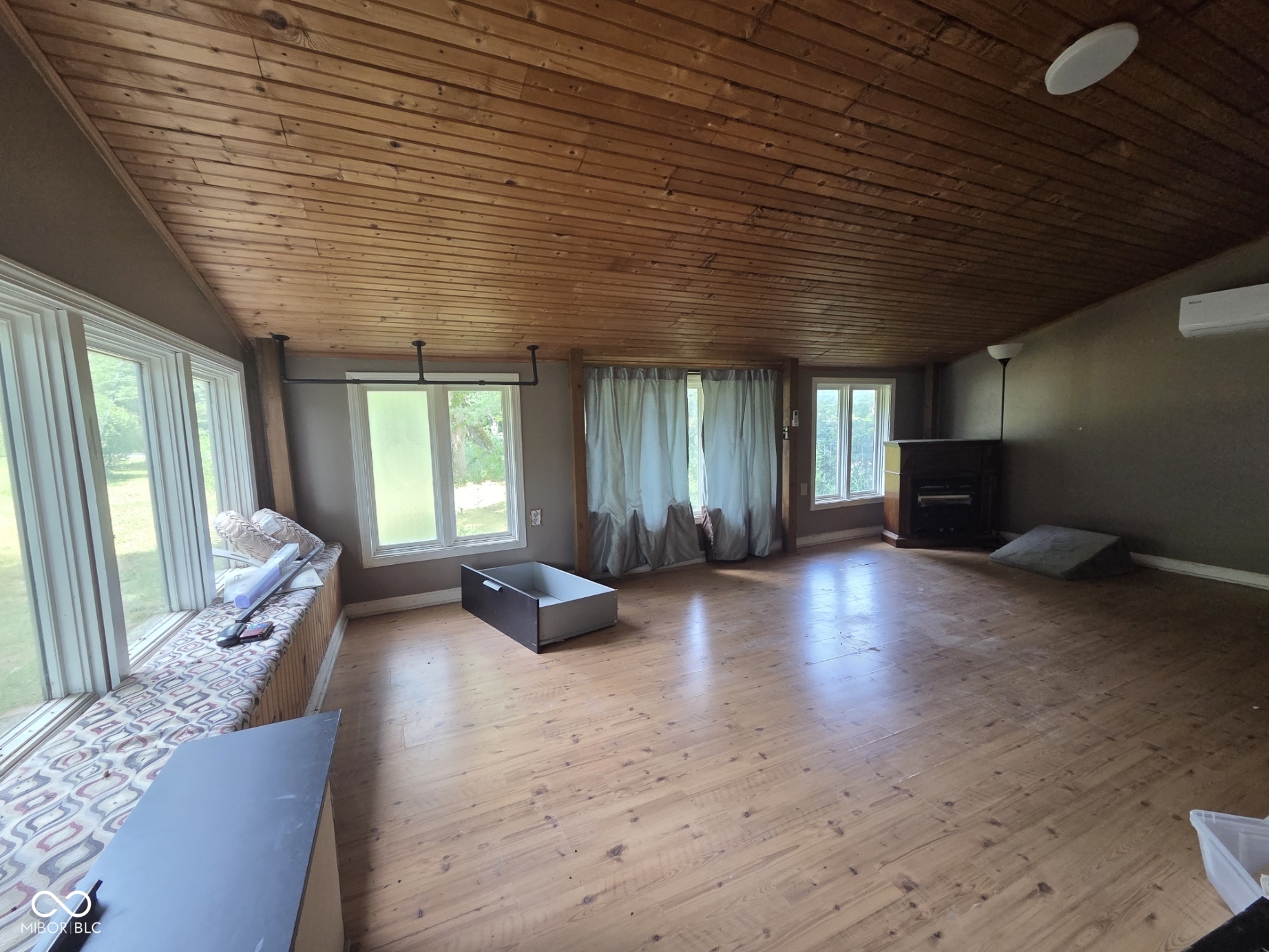 7865 N 330 W, Columbus, IN, 47201 photo 4 of 20
