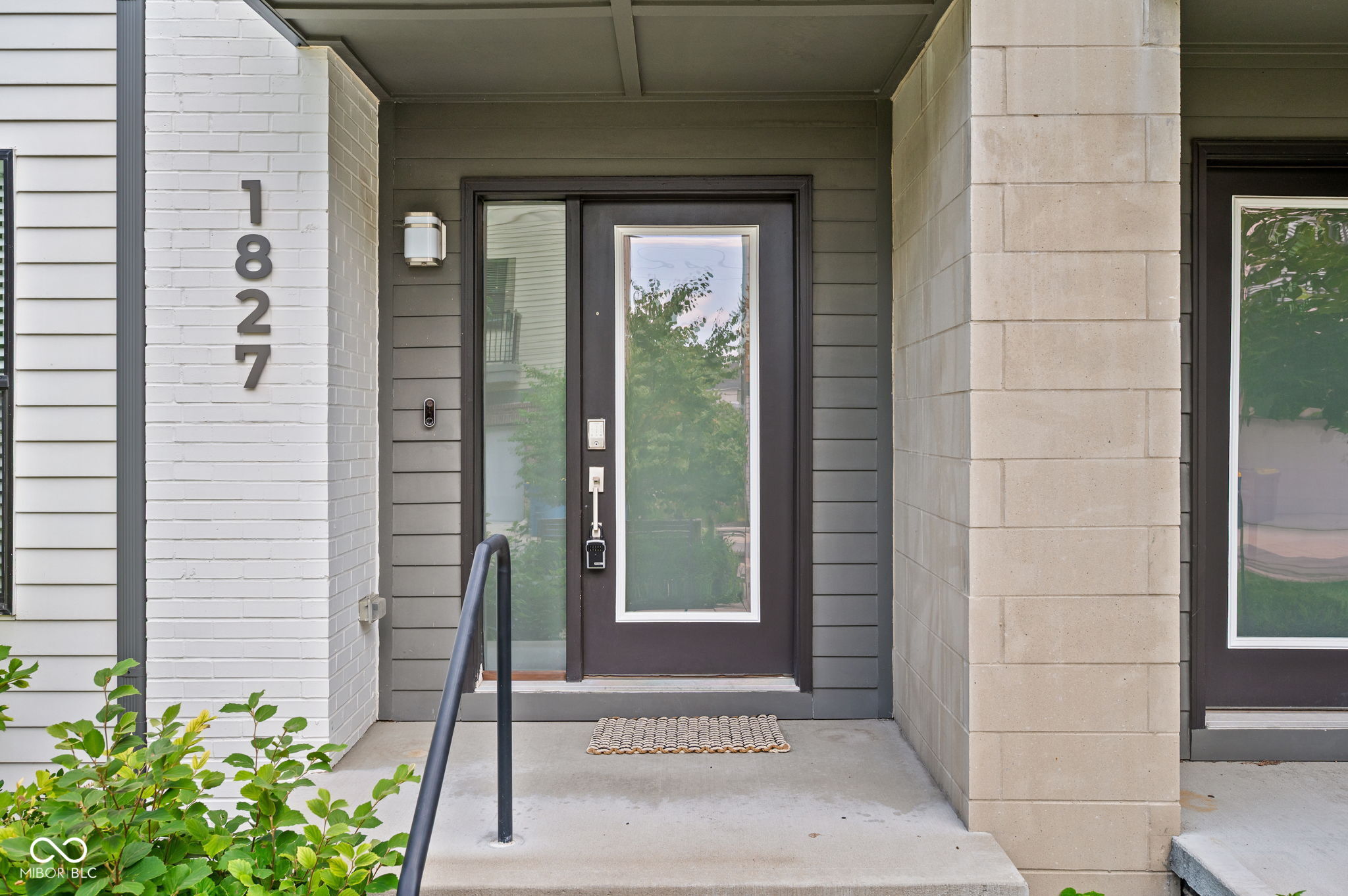 1827 Livery Way, Indianapolis, IN, 46202 photo 4 of 54