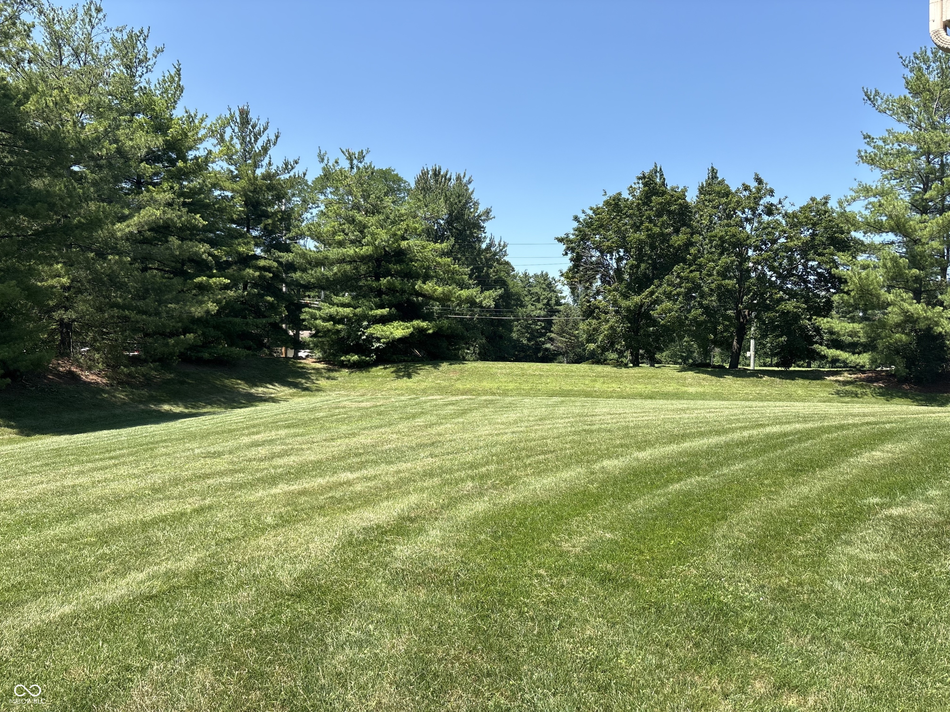 7026 Starkey Ridge Lane, Indianapolis, IN, 46268 photo 4 of 36