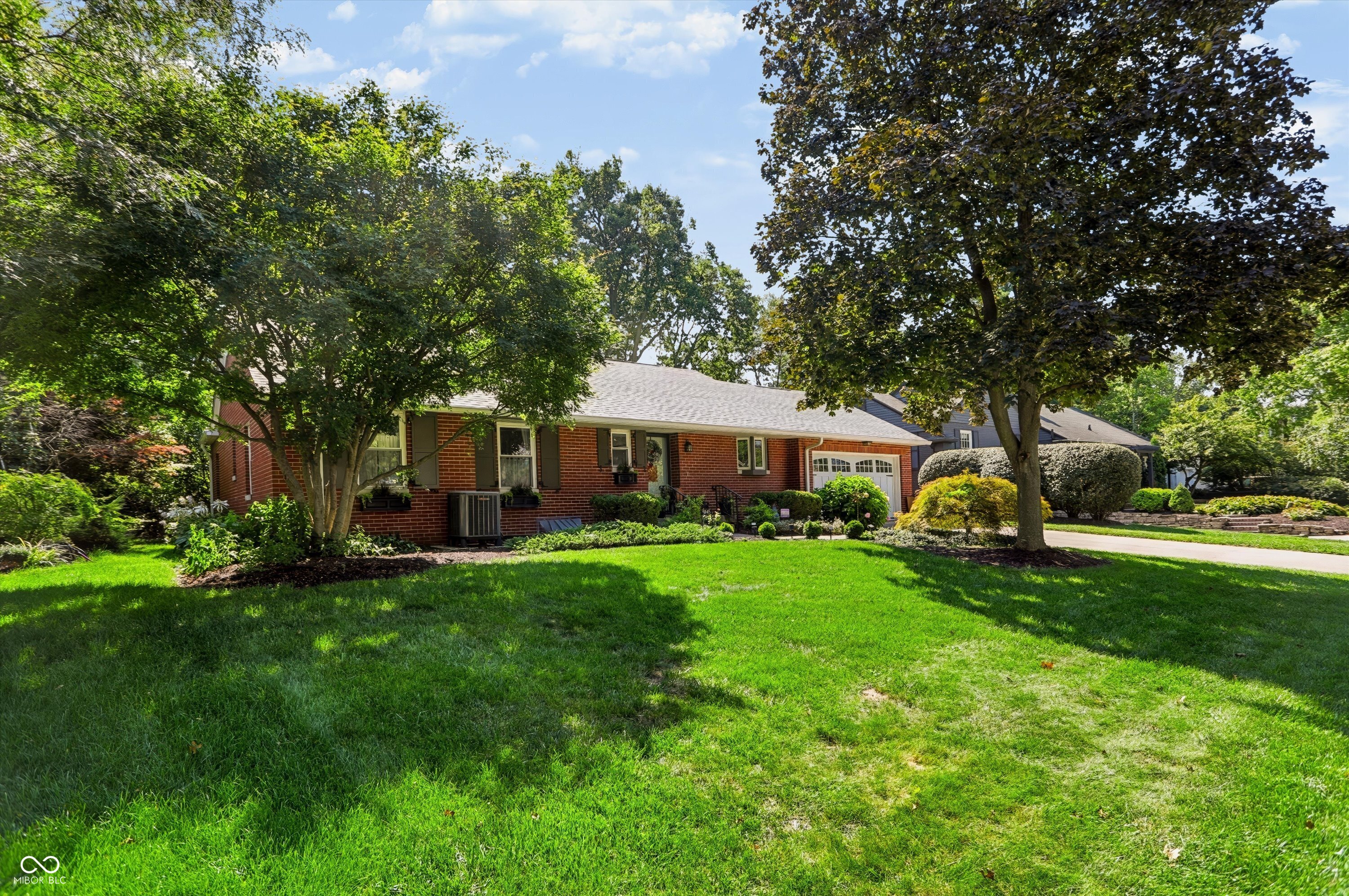 5945 Gladden Drive, Indianapolis, IN, 46220 photo 4 of 75