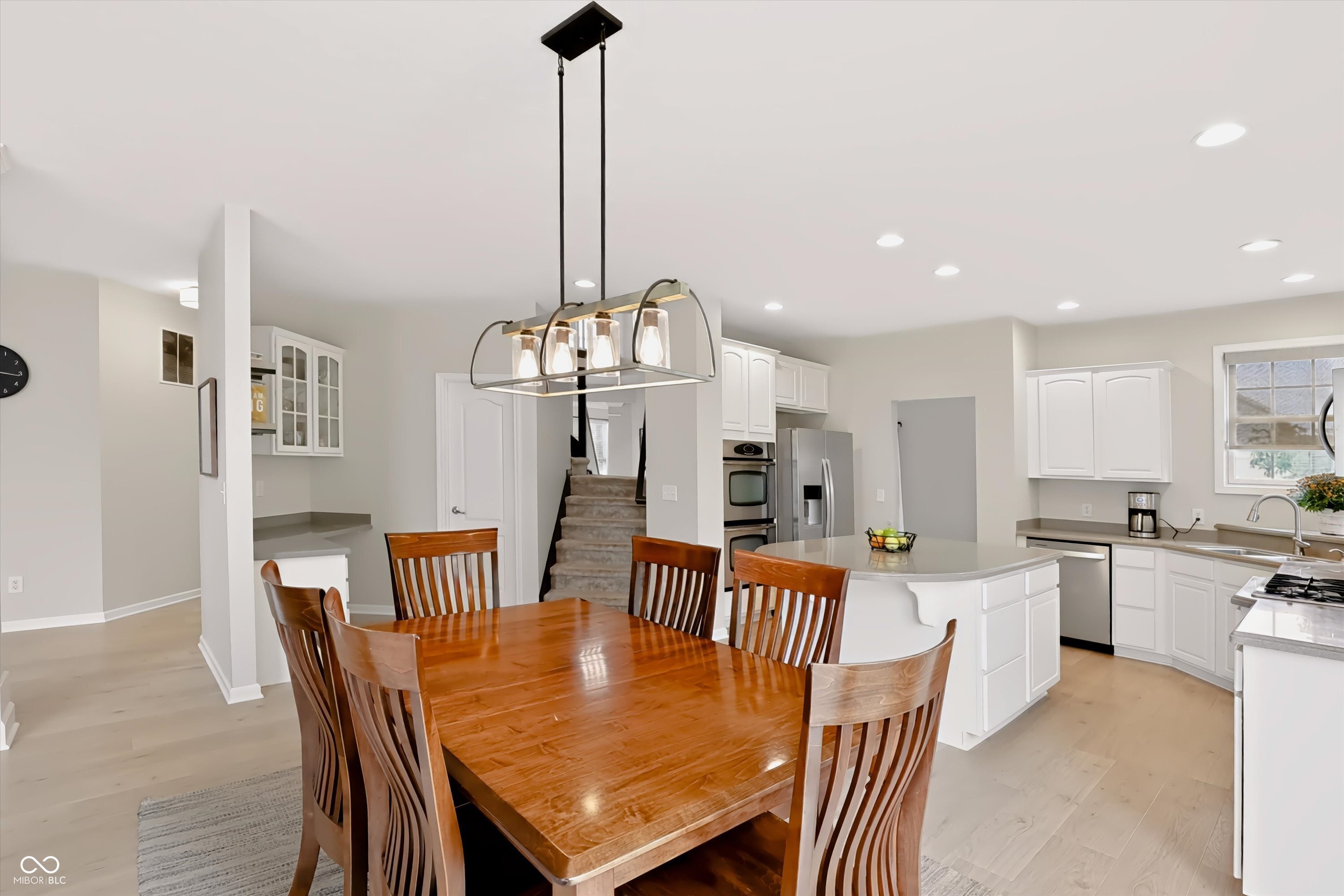 8838 Pin Oak Drive, Zionsville, IN, 46077 photo 4 of 66