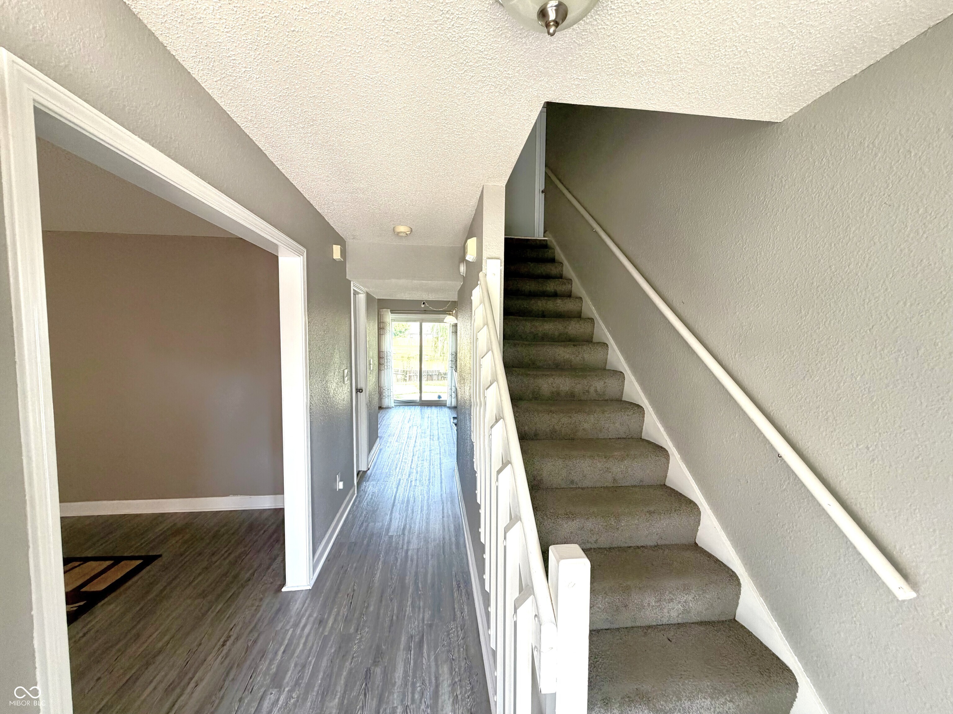 2933 Cooperland Court, Indianapolis, IN, 46268 photo 4 of 29