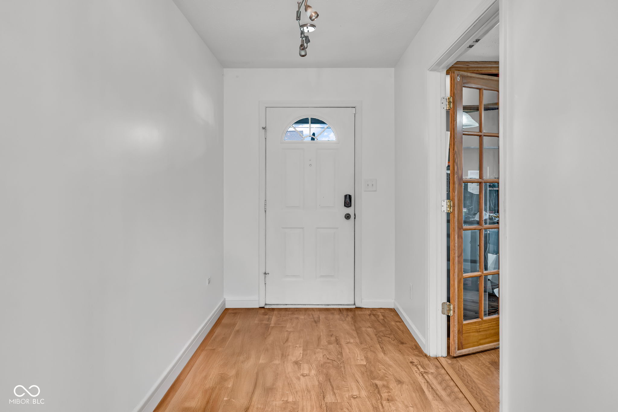 6463 Glory Maple Lane, Indianapolis, IN, 46221 photo 4 of 41