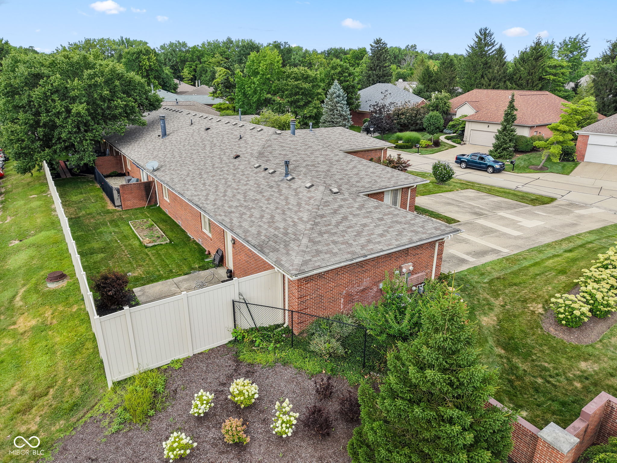 8616 Cricket Tree Lane, Indianapolis, IN, 46260 photo 4 of 37