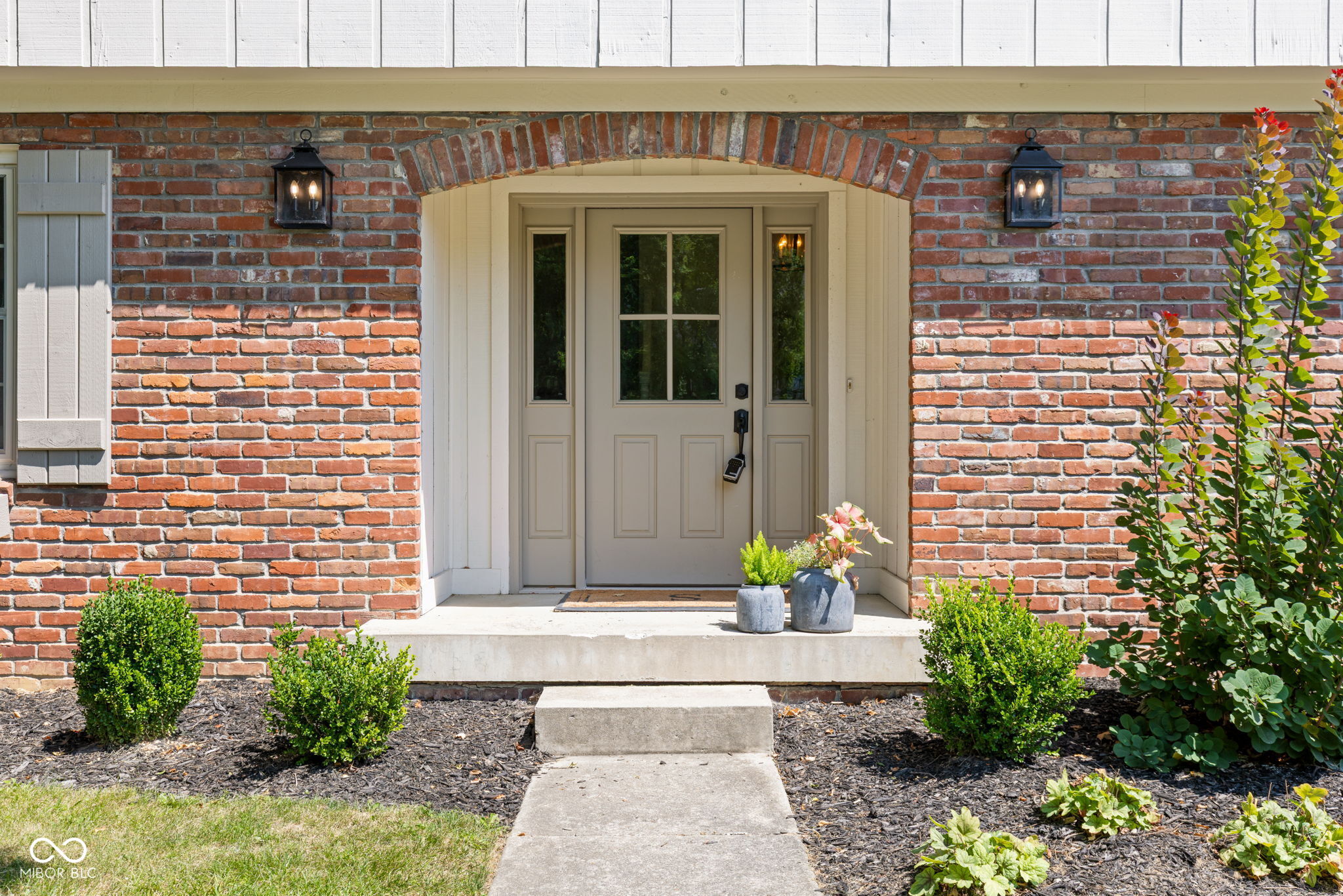 6852 Marmont Court, Indianapolis, IN, 46220 photo 4 of 47