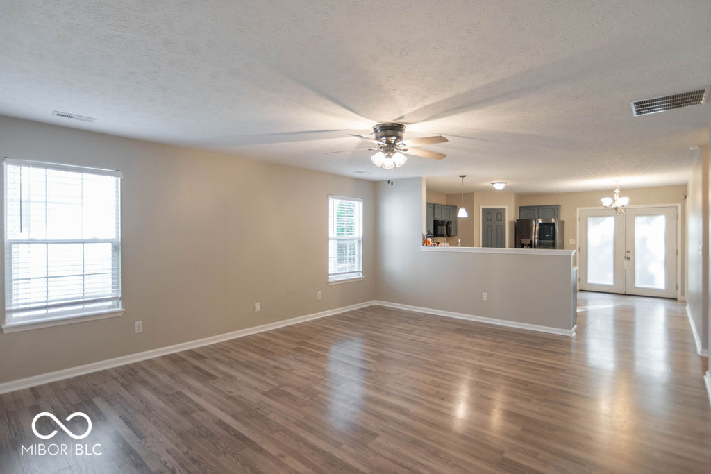 5805 Decatur Ridge Drive, Indianapolis, IN, 46221 photo 4 of 25