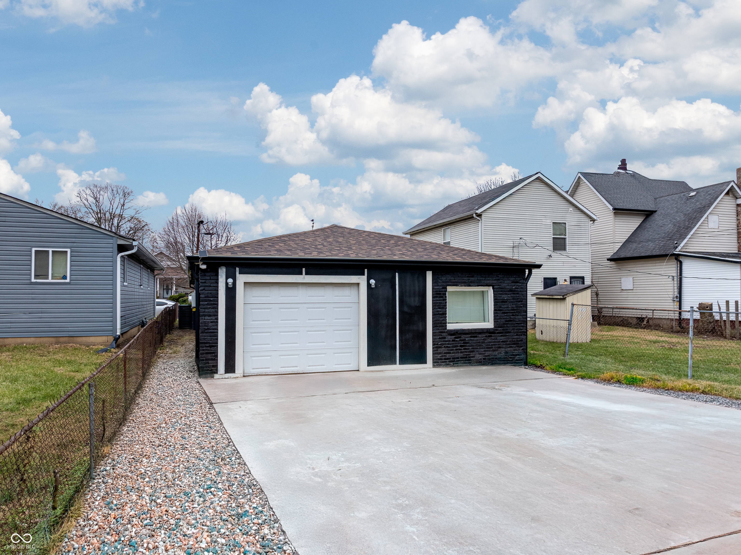 1037 W 30th Street, Indianapolis, IN, 46208 photo 4 of 31