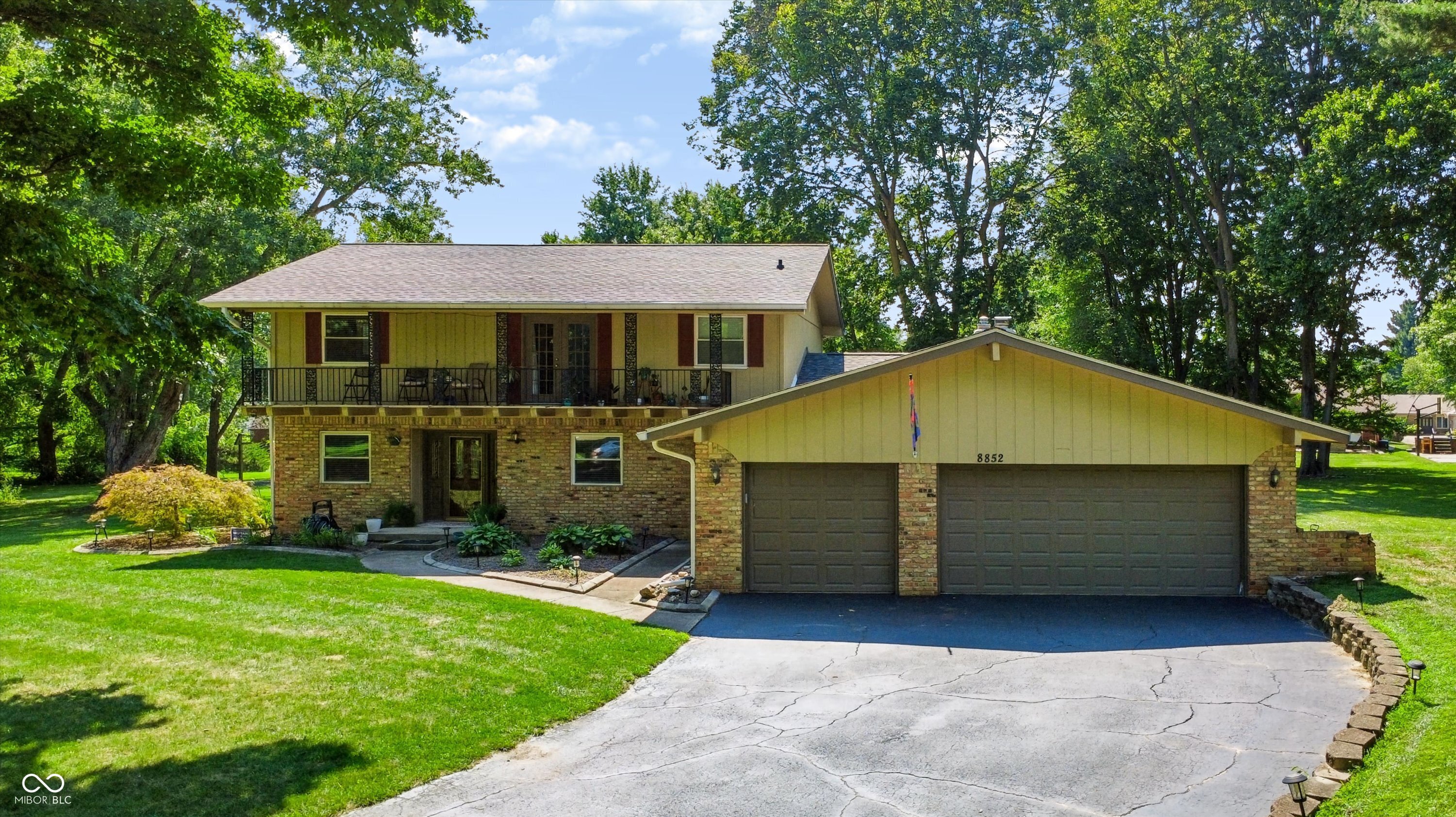 8852 Ridge Hill Drive, Indianapolis, IN, 46217 photo 4 of 98