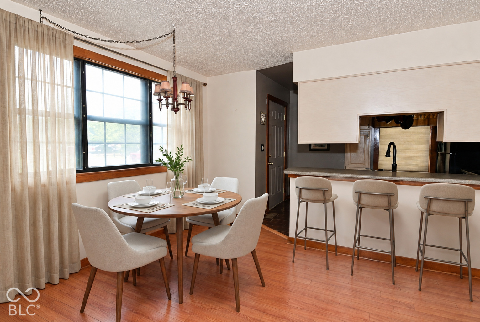 114 E 27th Street, Indianapolis, IN, 46205 photo 4 of 18