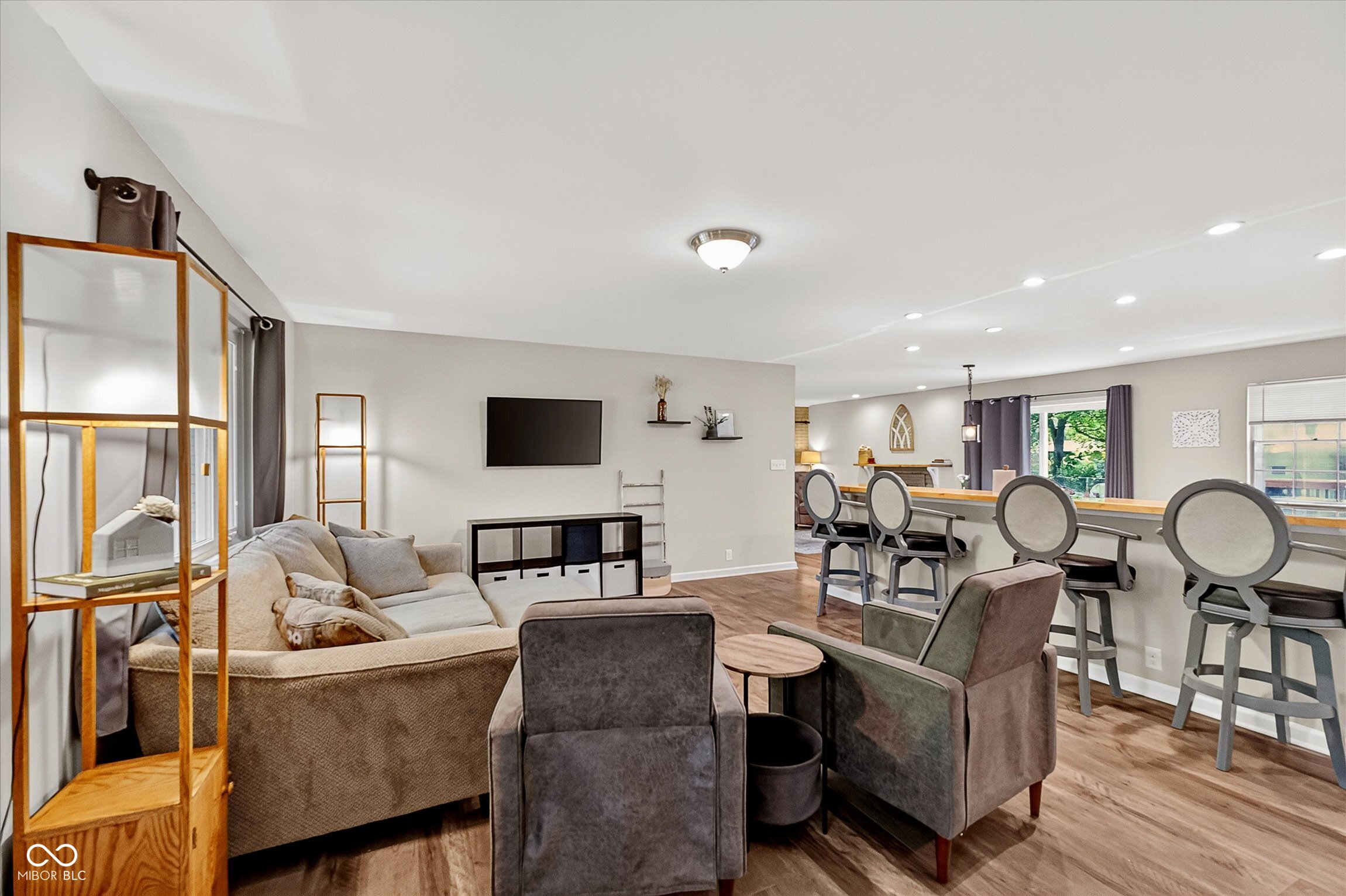 7973 Dartmouth Road, Indianapolis, IN, 46260 photo 4 of 34