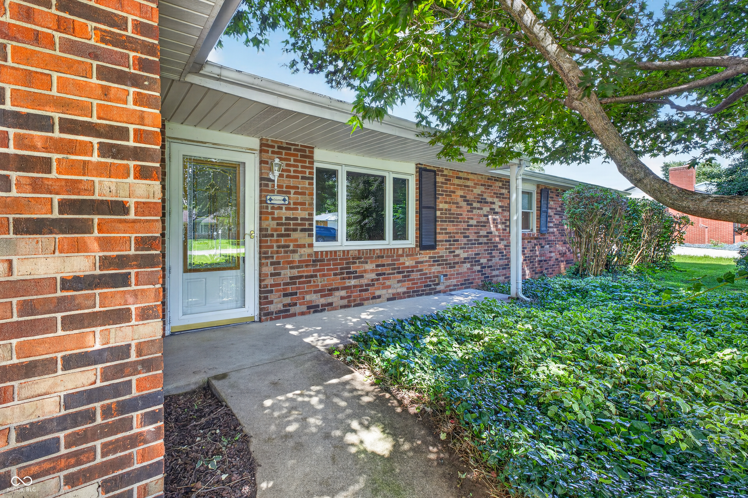 5370 E Forster Avenue, Columbus, IN, 47201 photo 4 of 37