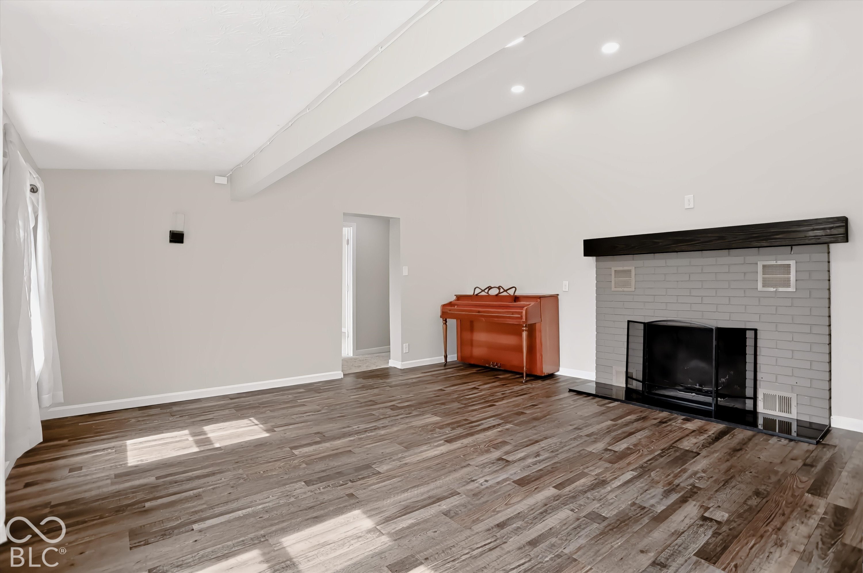 7036 E 300 S, Whitestown, IN, 46075 photo 4 of 33