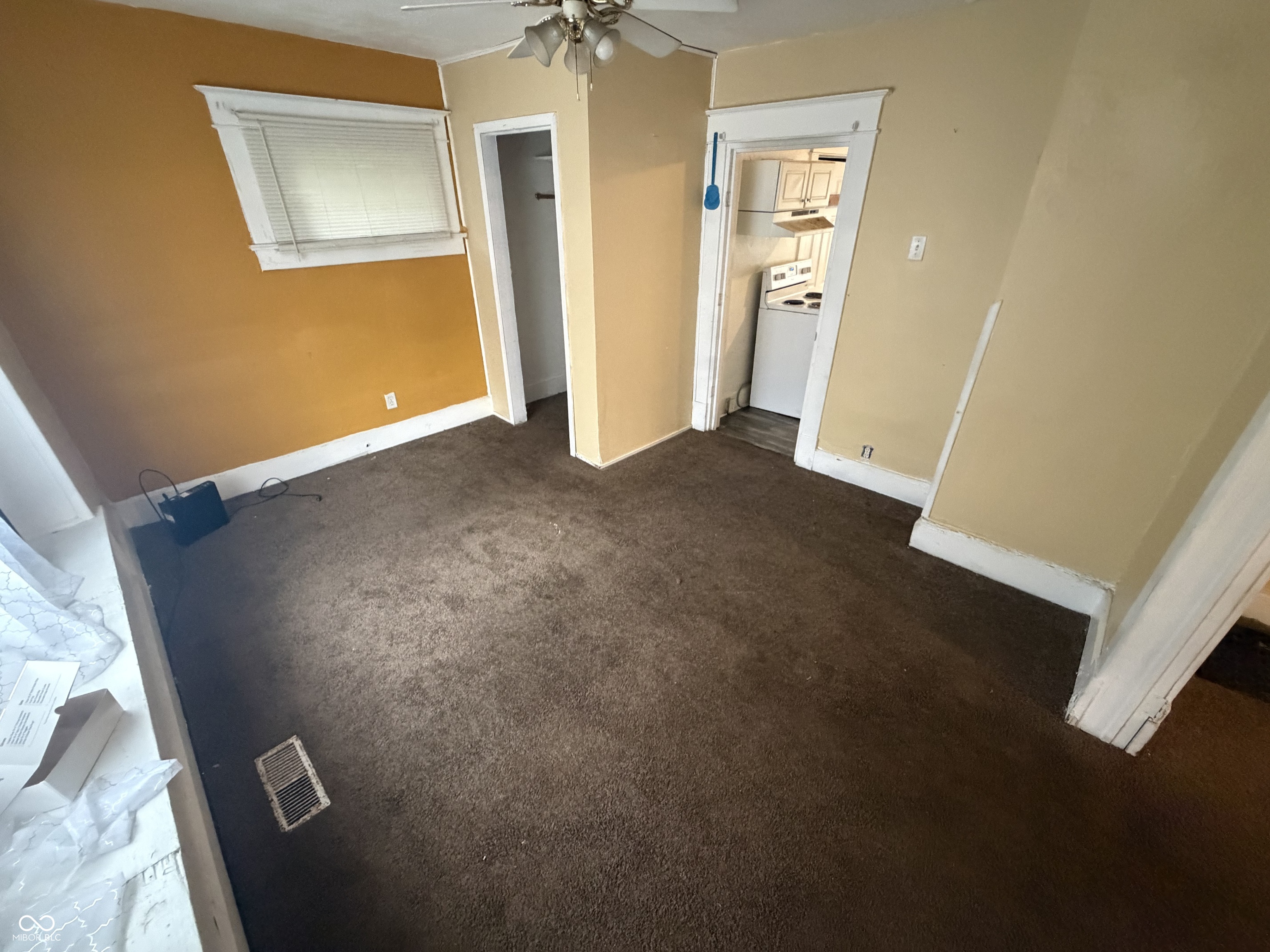 2524 Paris Avenue, Indianapolis, IN, 46208 photo 4 of 8