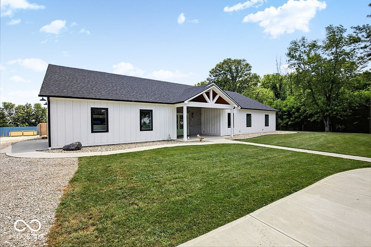 1325 Middle Jamestown Road, Lebanon, IN, 46052 photo 4 of 83