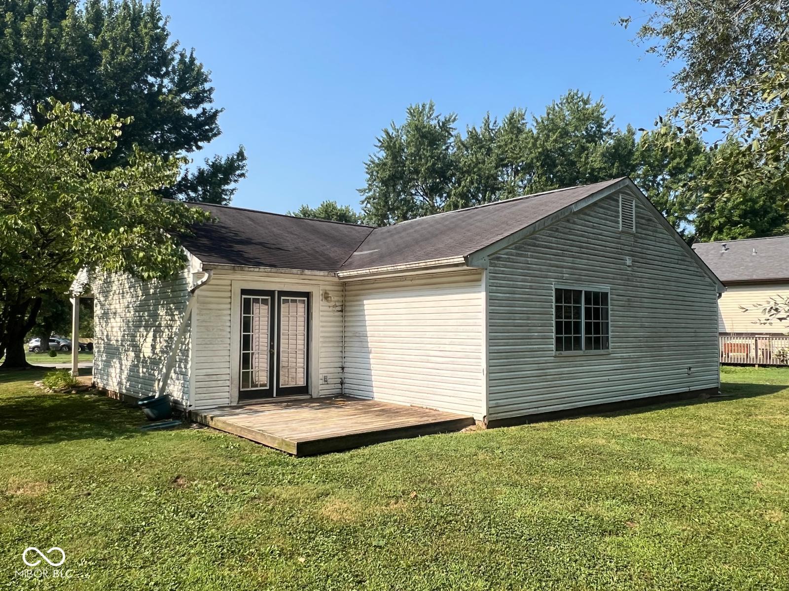 2208 Friendship Drive, Indianapolis, IN, 46217 photo 4 of 37