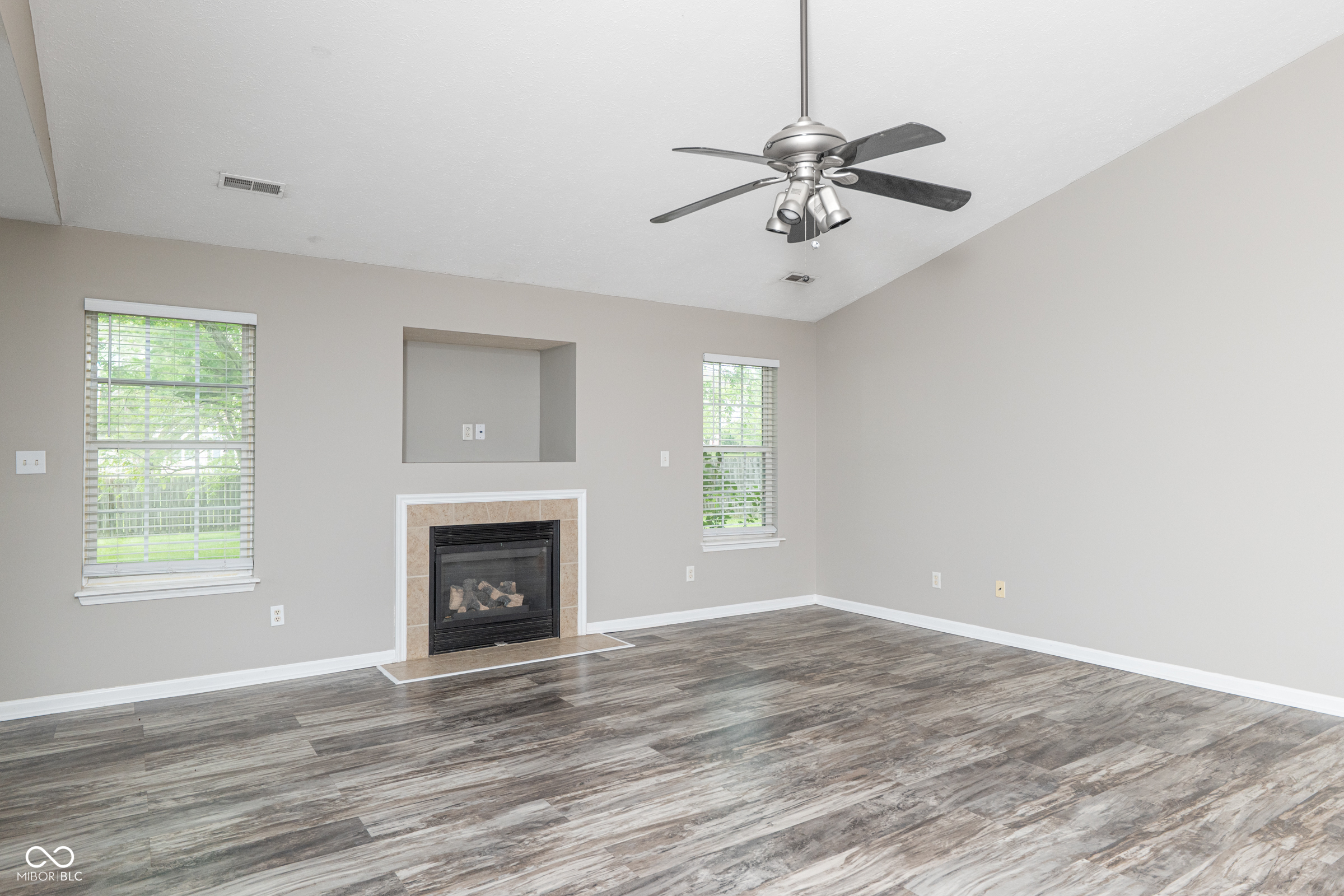 10211 Gate Drive, Indianapolis, IN, 46239 photo 4 of 30