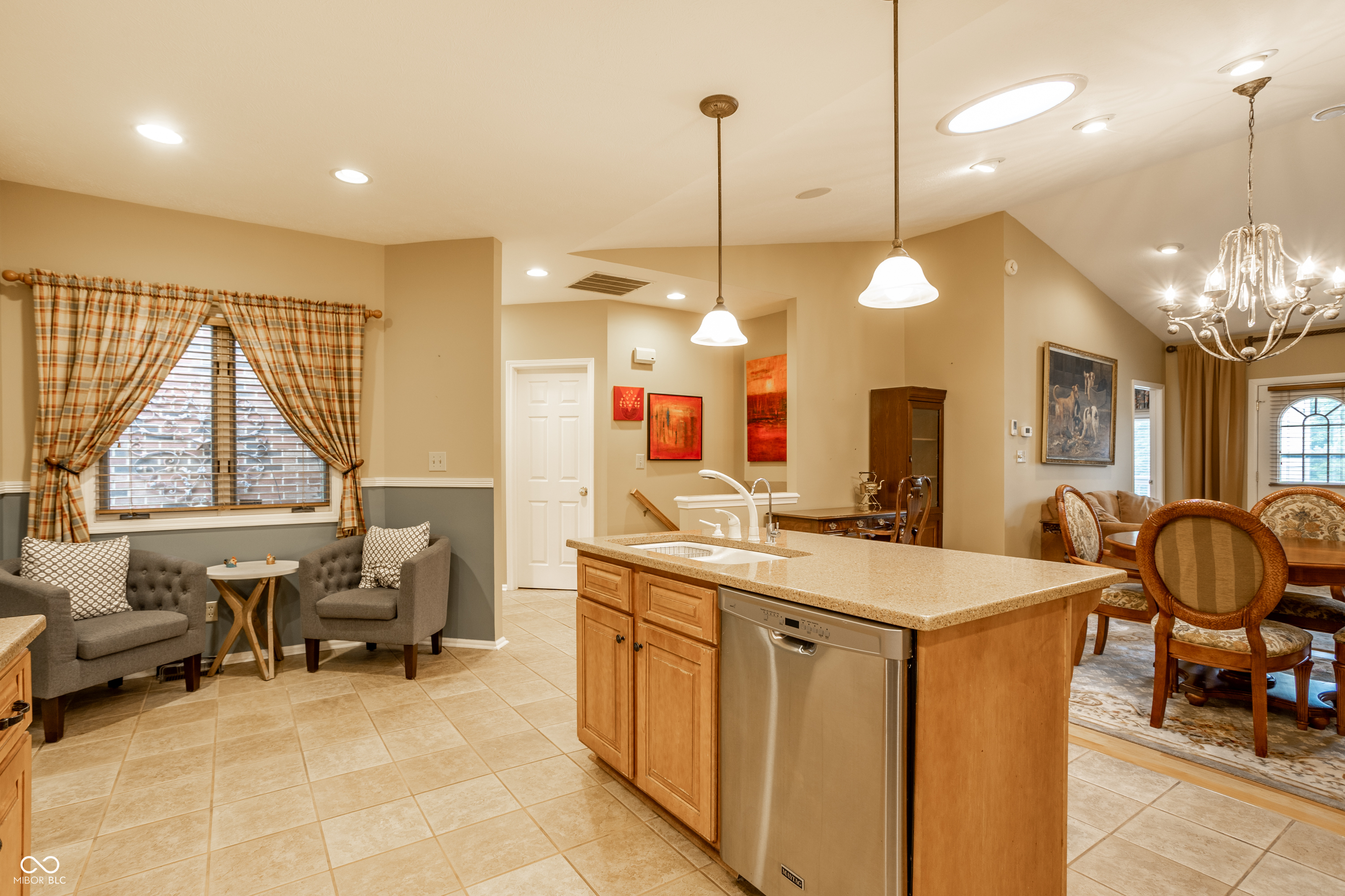 8058 Shoreridge Terrace, Indianapolis, IN, 46236 photo 4 of 39