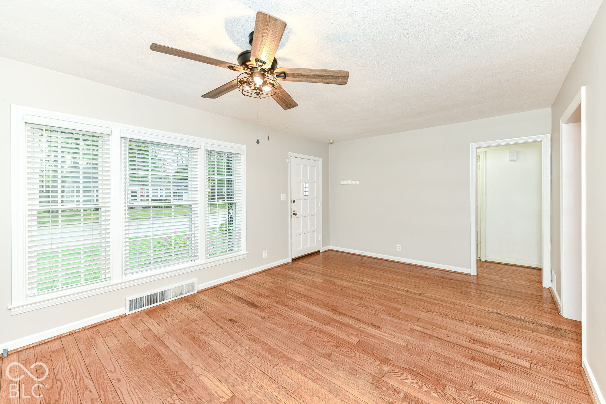 5323 Rosslyn Avenue, Indianapolis, IN, 46220 photo 4 of 34