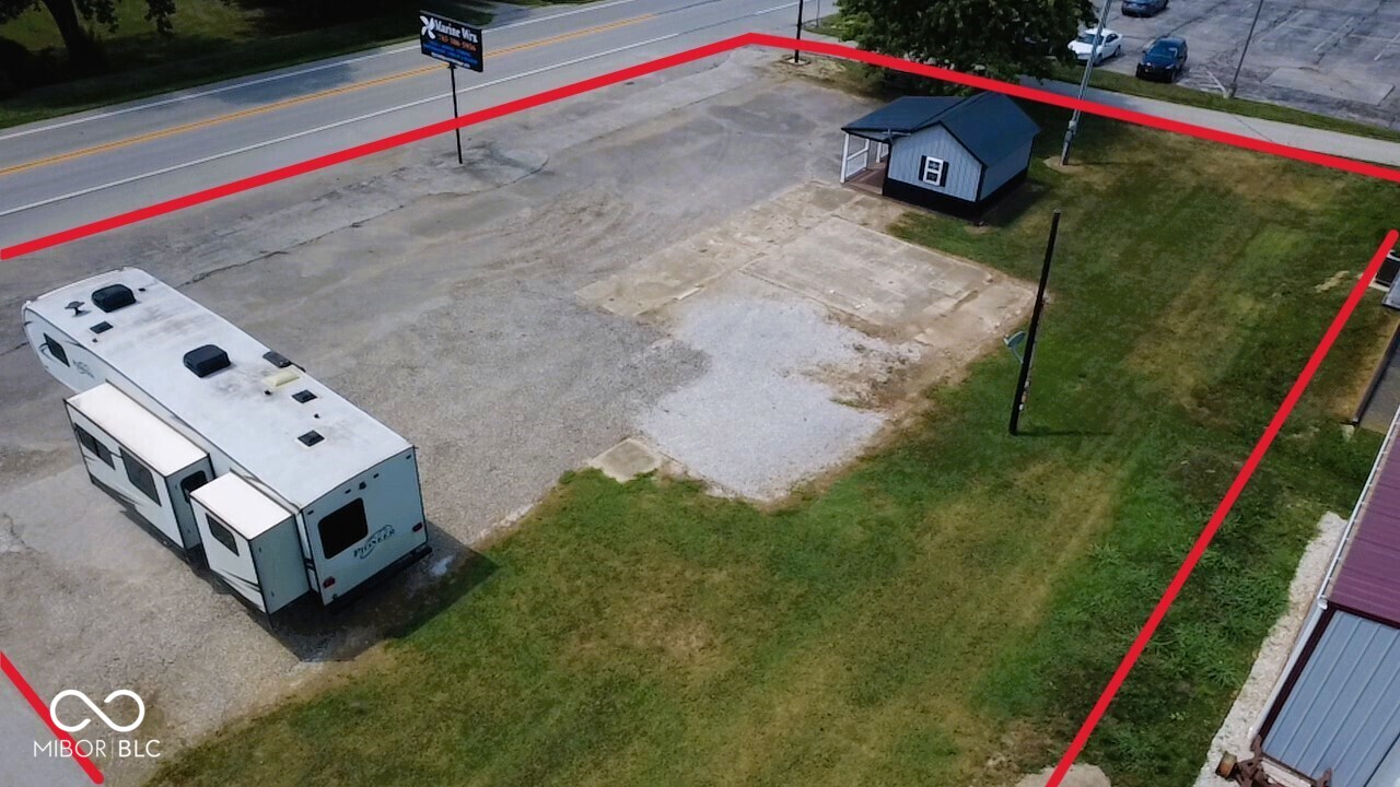 221 E Pat Rady Way, Bainbridge, IN, 46105 photo 4 of 7