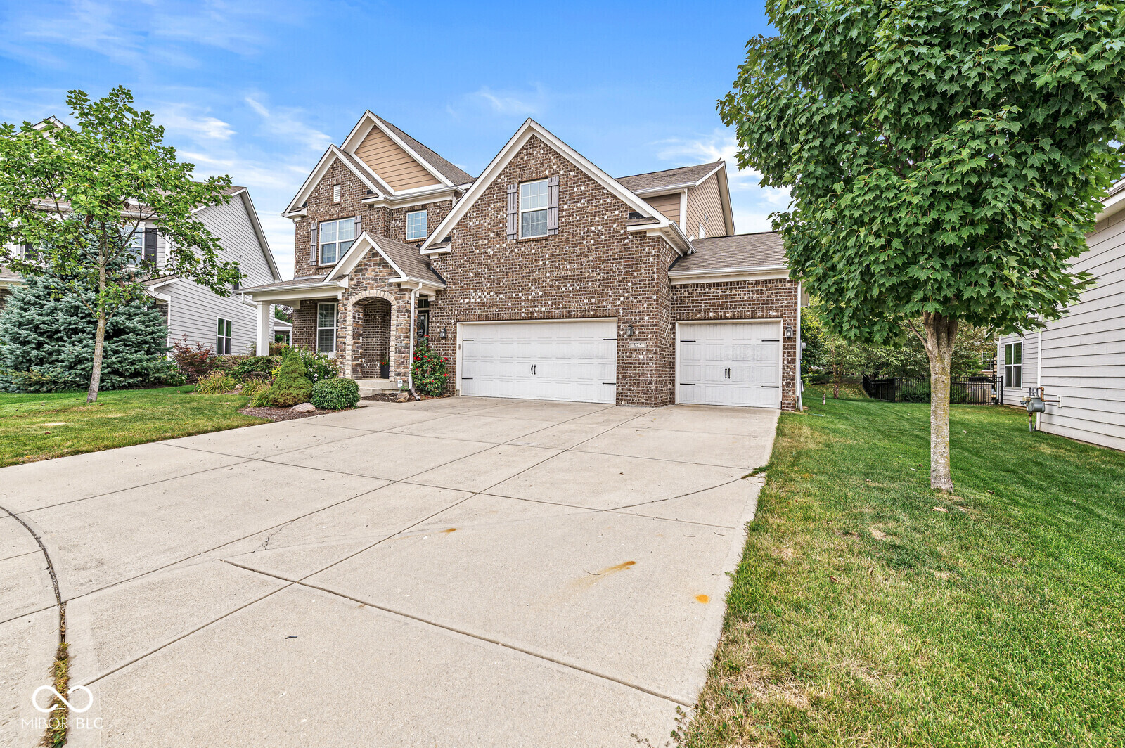 525 Amersham Court, Avon, IN, 46123 photo 4 of 93