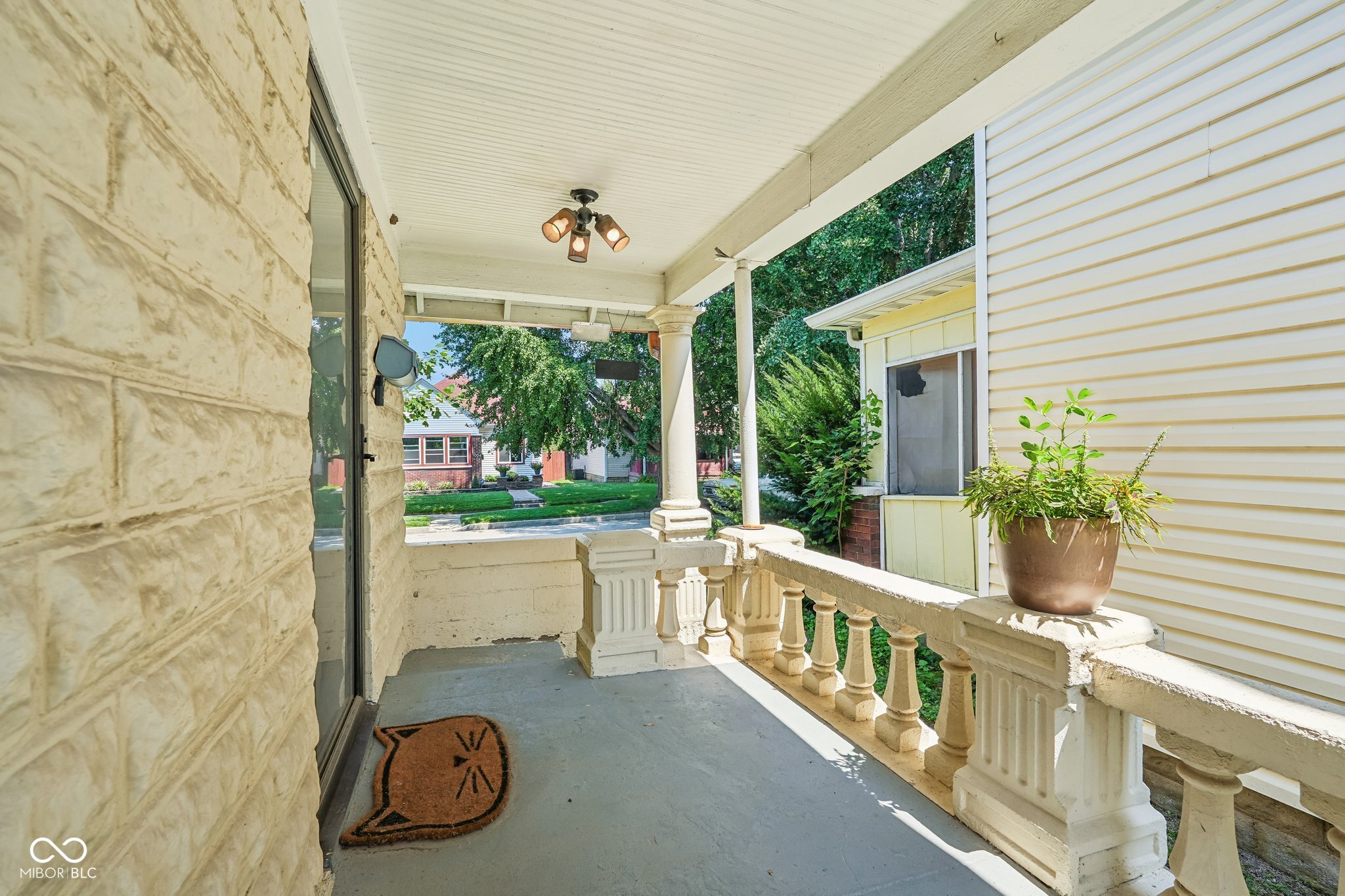 1005 E Berwyn, Indianapolis, IN, 46203 photo 4 of 38