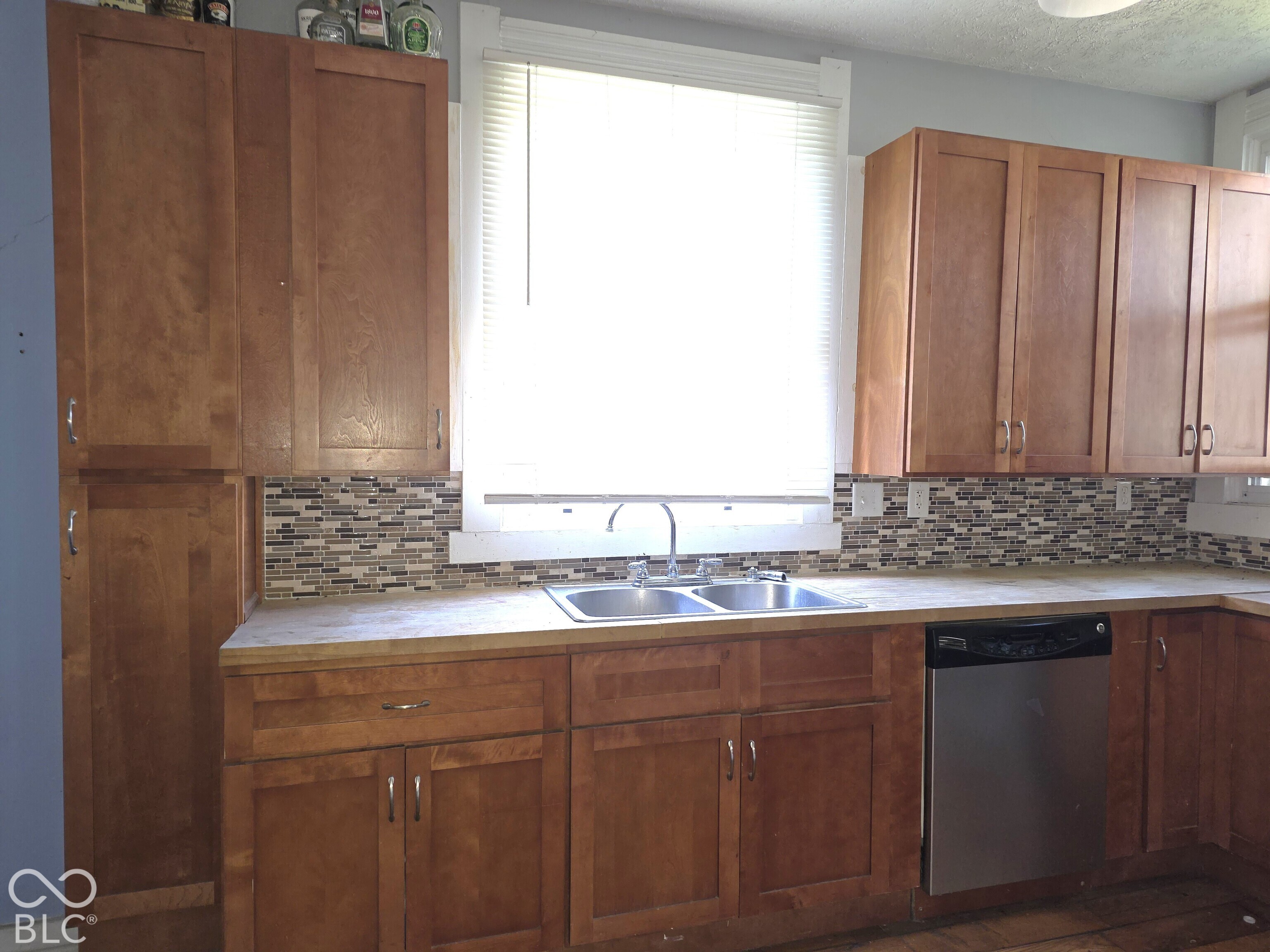 307 W Locust Street, Shelbyville, IN, 46176 photo 4 of 33