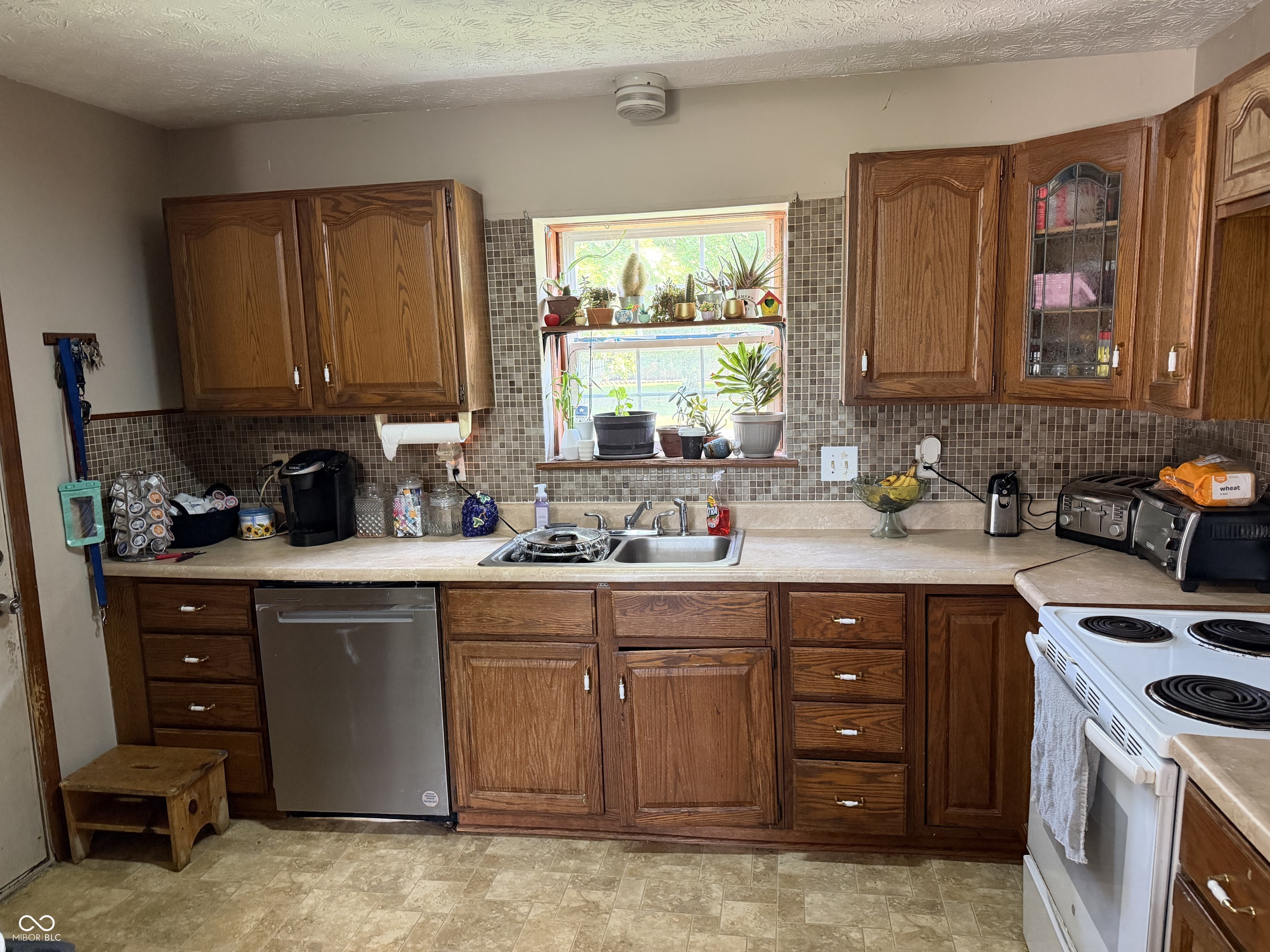 5586 W Beechwood Lane, New Palestine, IN, 46163 photo 4 of 4