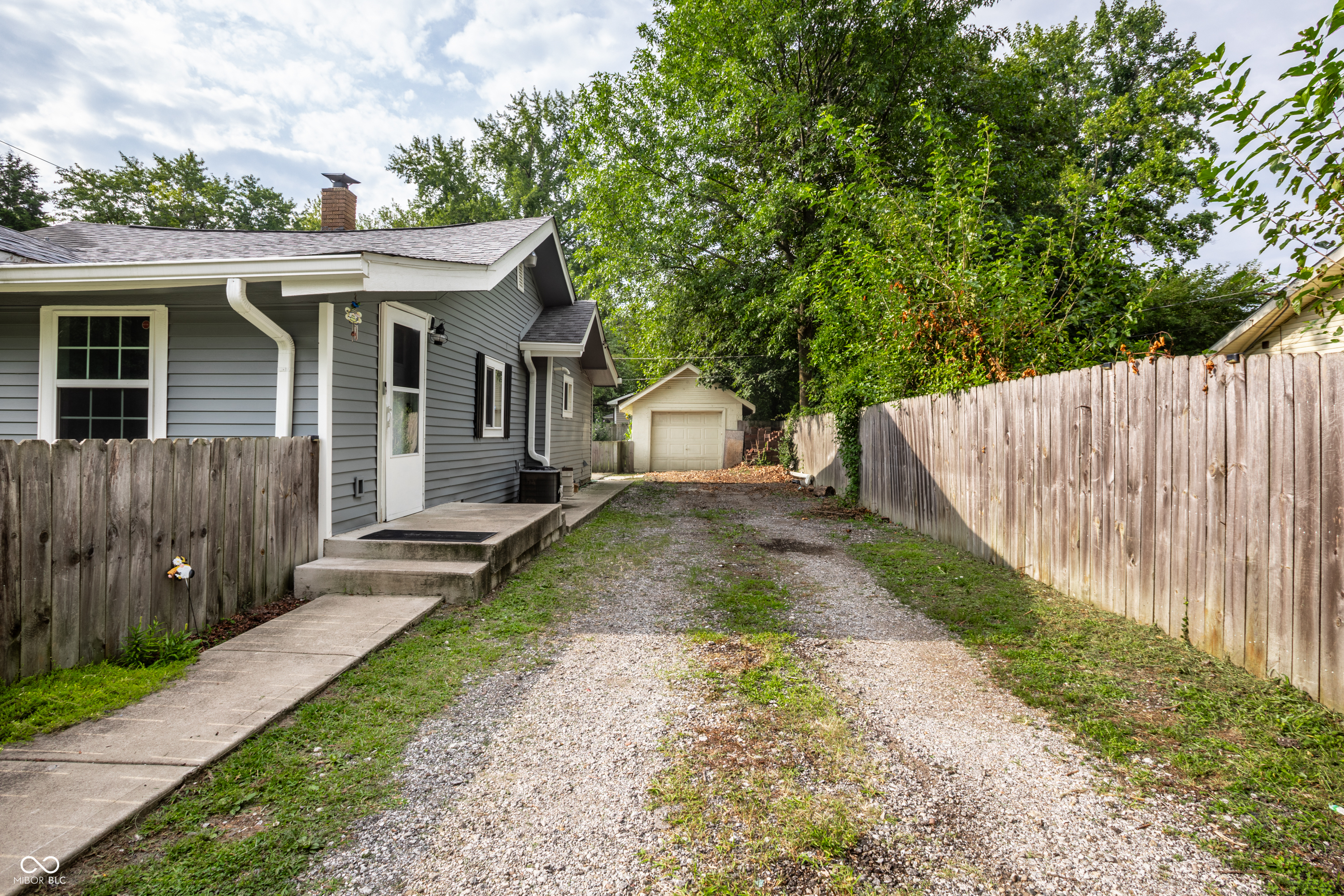 5707 E 20th Street, Indianapolis, IN, 46218 photo 4 of 33