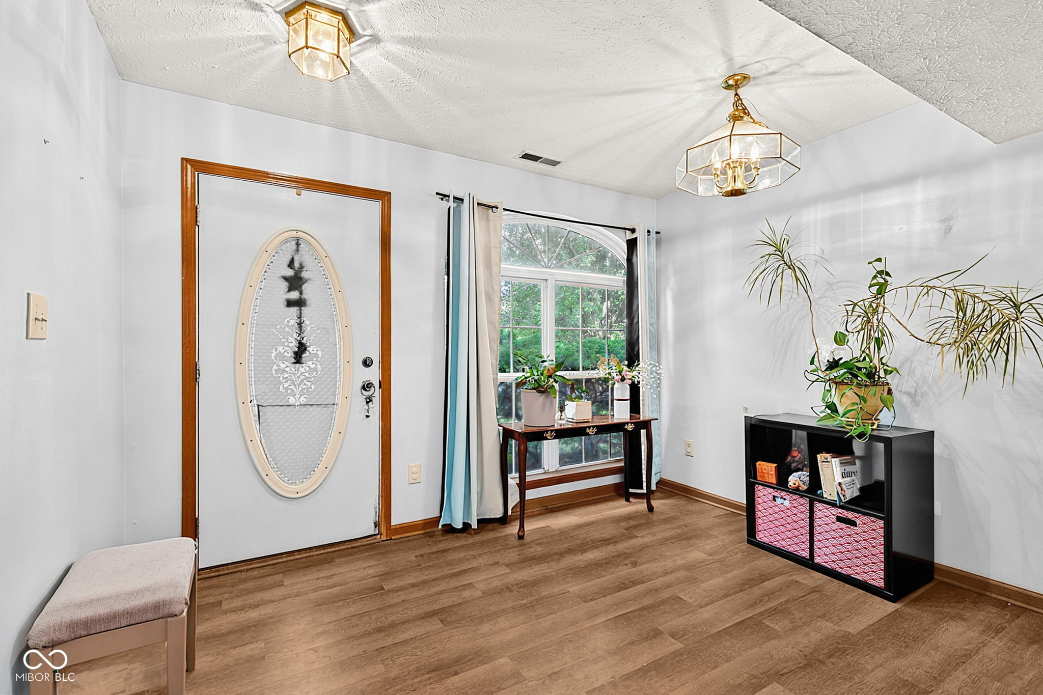 6723 Wimbledon Drive, Zionsville, IN, 46077 photo 4 of 35