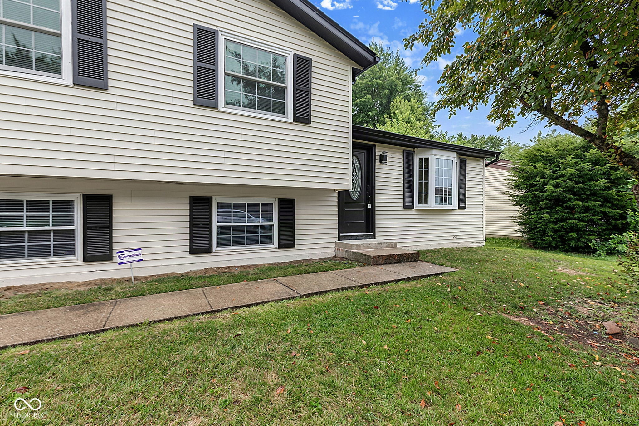 921 Waring Drive E, Indianapolis, IN, 46229 photo 4 of 61