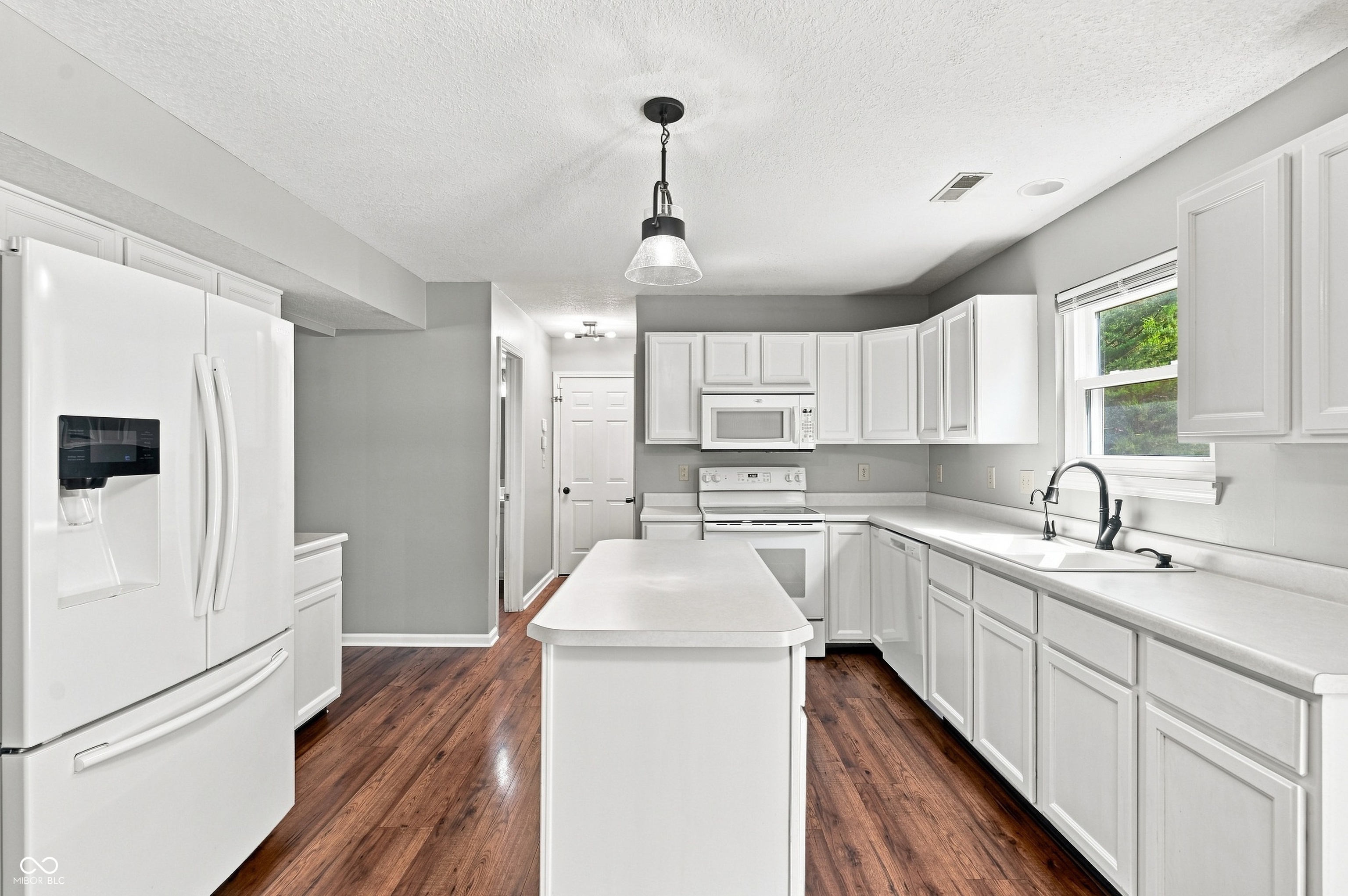 531 Danver Lane, Beech Grove, IN, 46107 photo 4 of 26