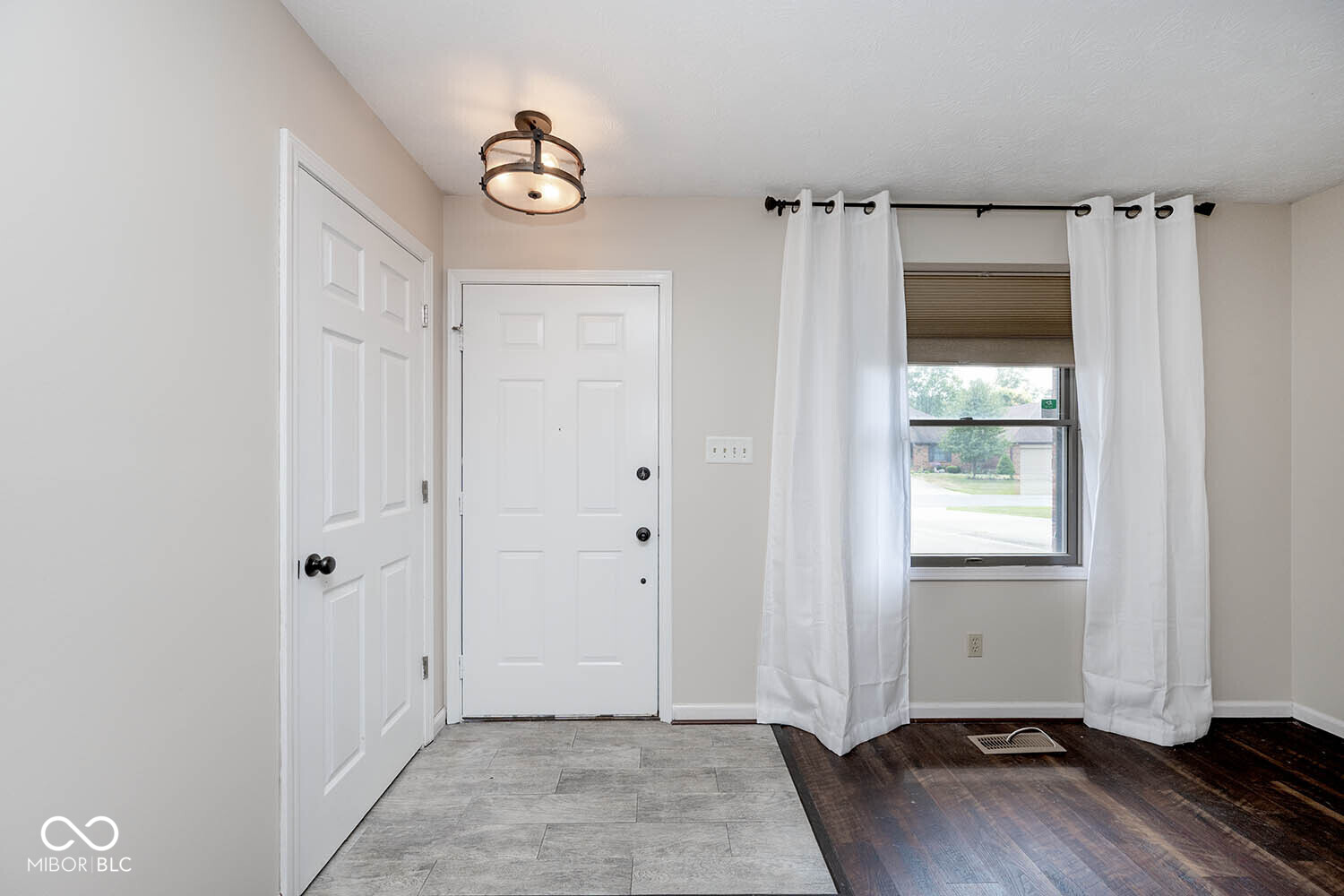 526 Eagle Crest Drive, Brownsburg, IN, 46112 photo 4 of 24