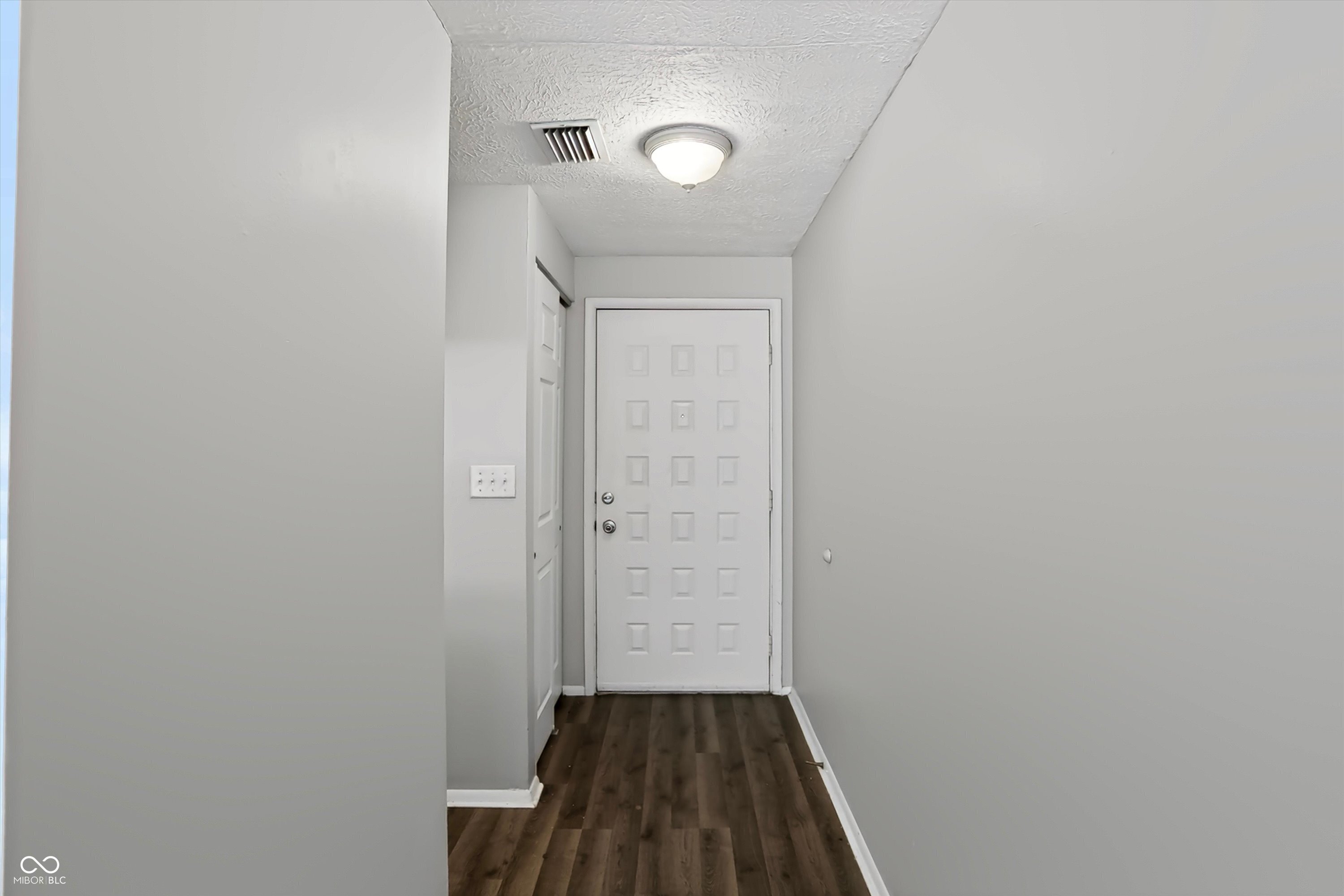 916 Waring Drive E, Indianapolis, IN, 46229 photo 4 of 49