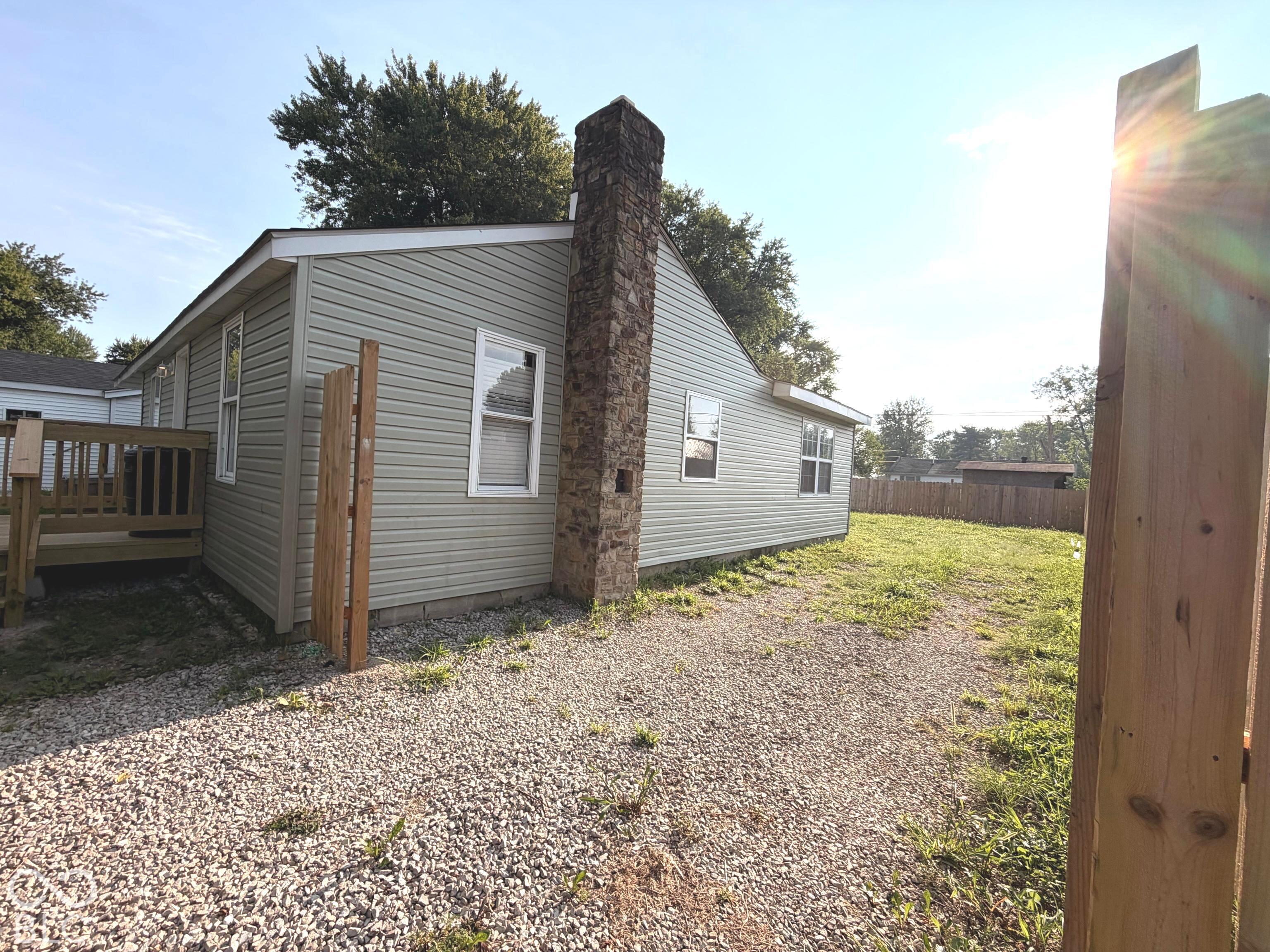 621 Della Road, Columbus, IN, 47203 photo 4 of 14