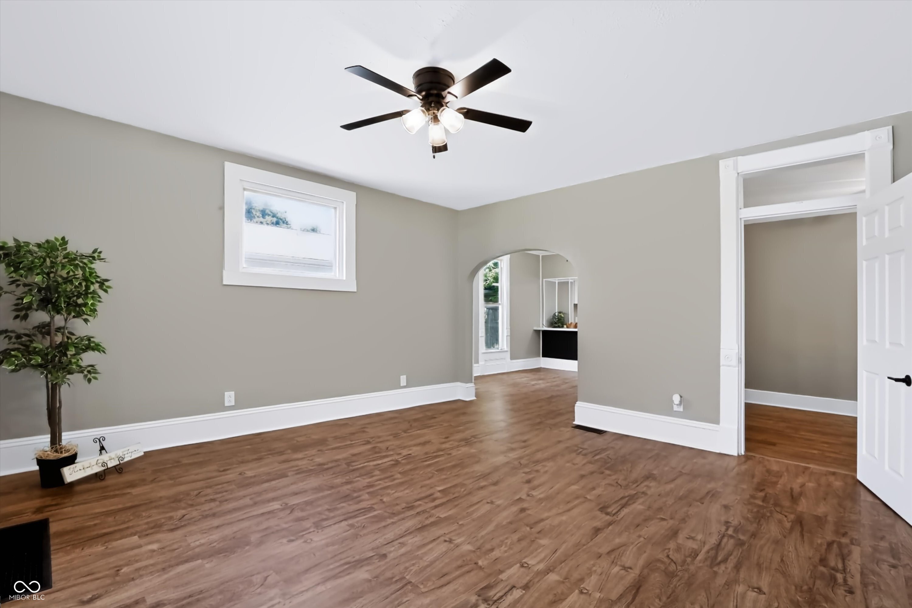1507 Lafayette Avenue, Columbus, IN, 47201 photo 4 of 34