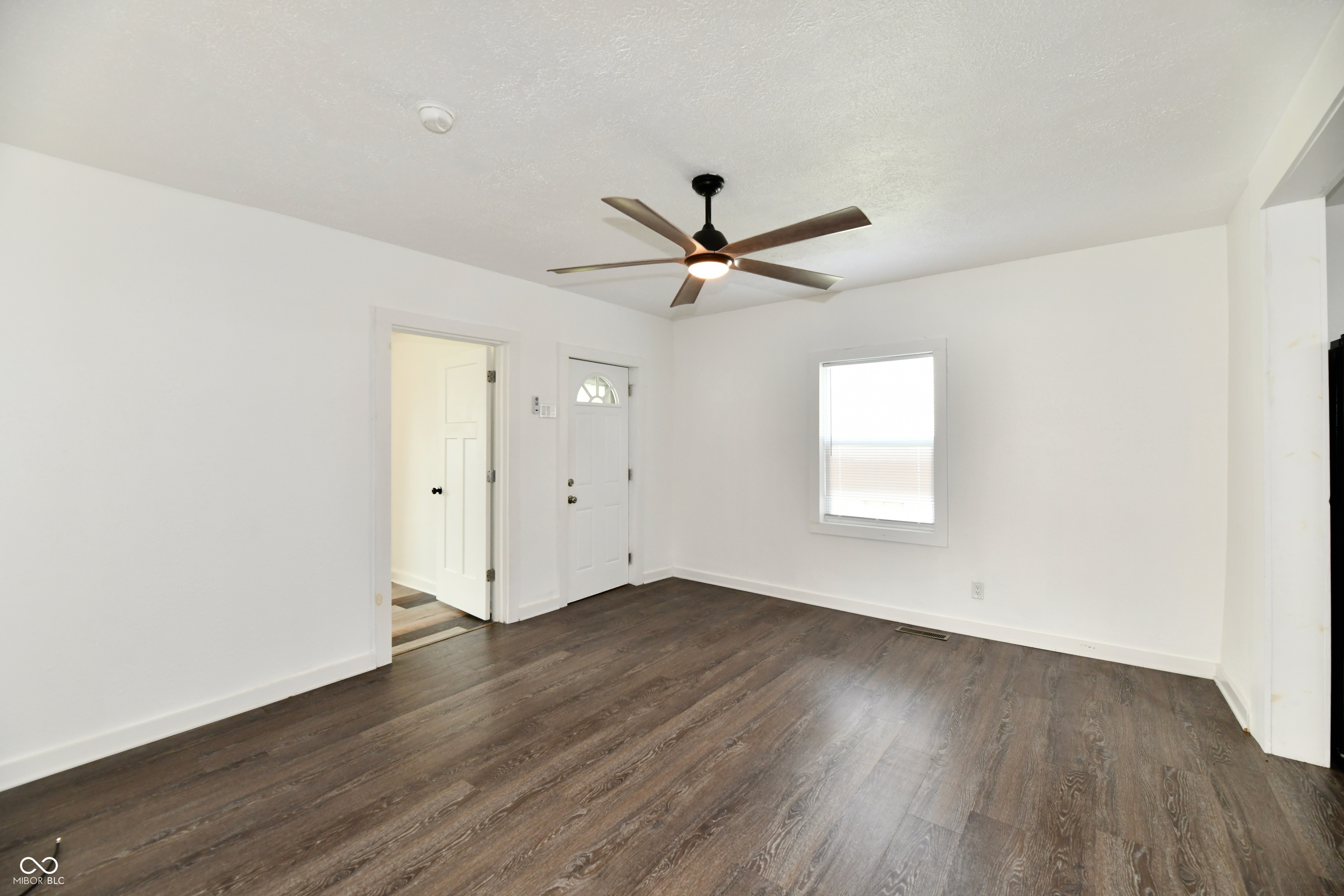 2712 S A Street, Elwood, IN, 46036 photo 4 of 28