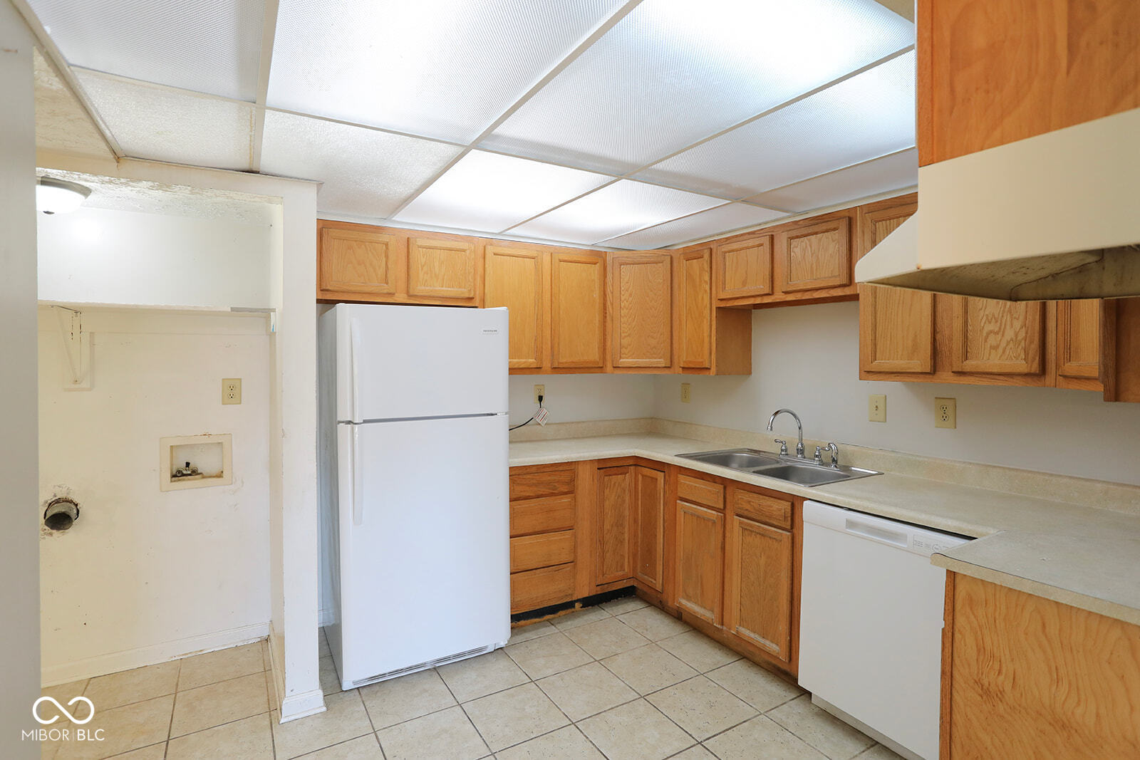 6370 Commons Drive, Indianapolis, IN, 46254 photo 4 of 35